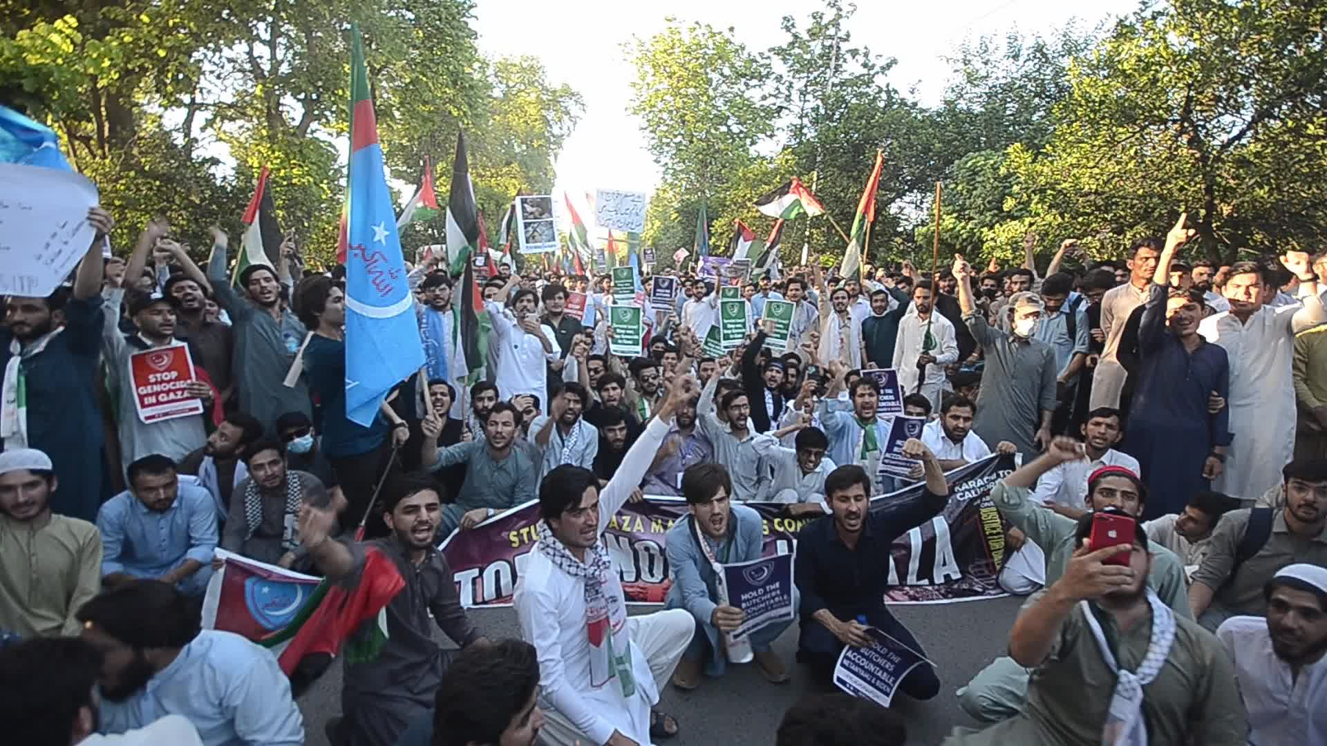 Pakistan's Jamaat-e-Islami party student wing rally in solidarity with the Palestinian people, in Peshawar 