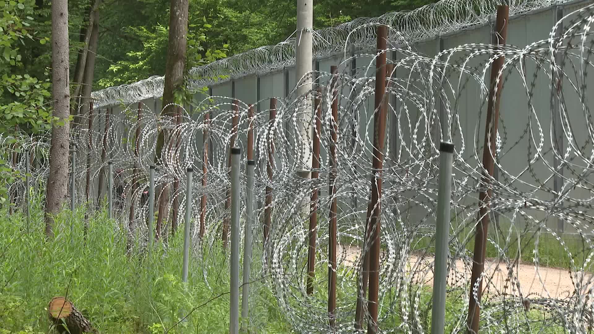 Poland reintroduces exclusion zone on Belarus border