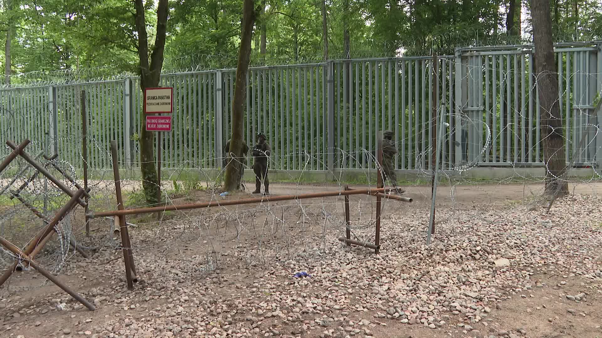 Poland reintroduces exclusion zone on Belarus border