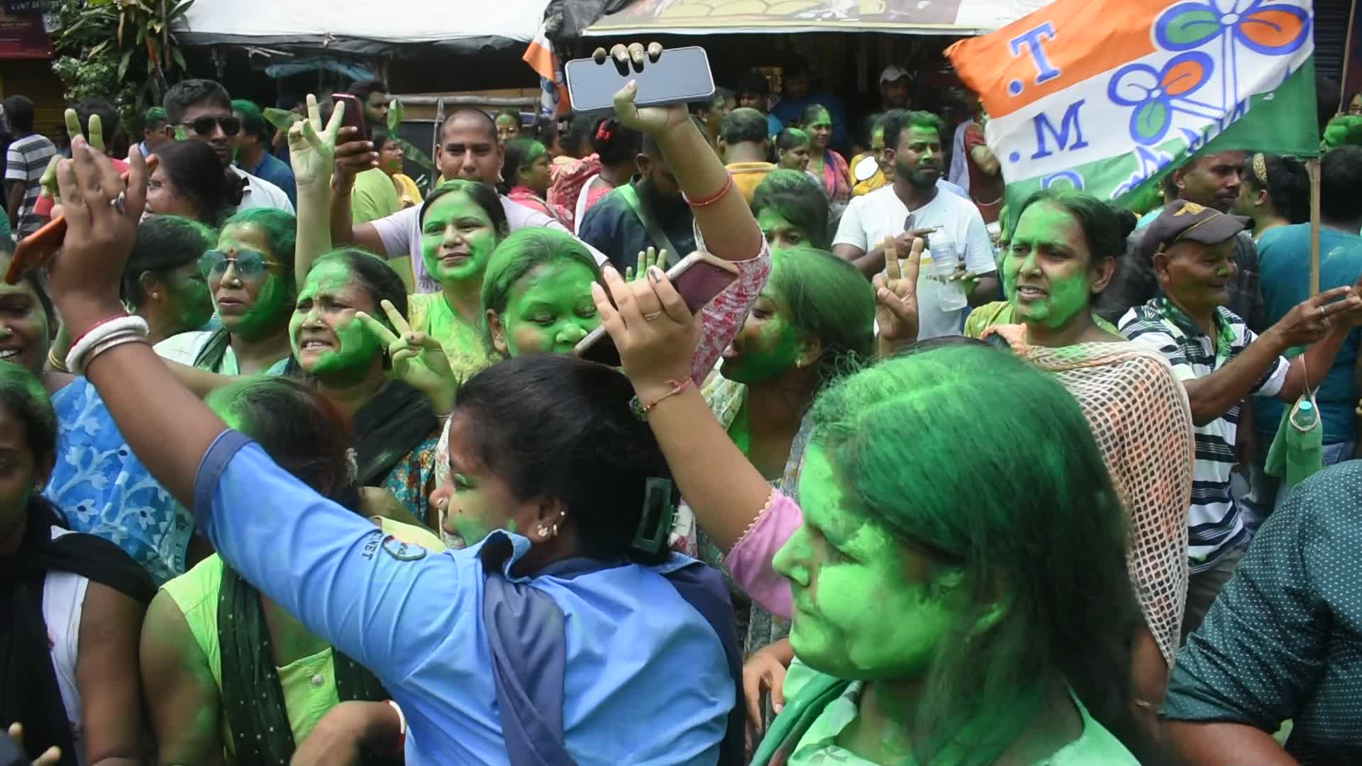 TMC supporters celebrate majority win in constituency seats in West bengal in Lok Sabha elections 2024.