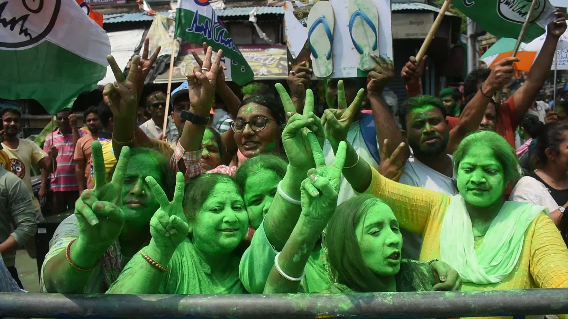 TMC supporters celebrate majority win in constituency seats in West bengal in Lok Sabha elections 2024.