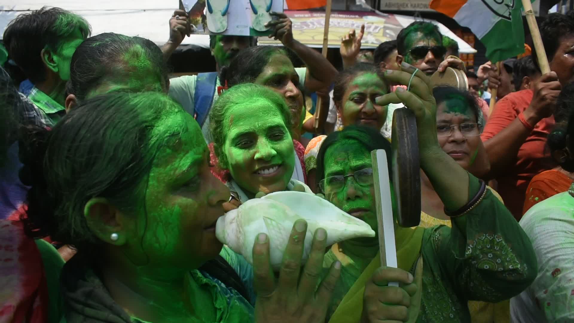 TMC supporters celebrate majority win in constituency seats in West bengal in Lok Sabha elections 2024.