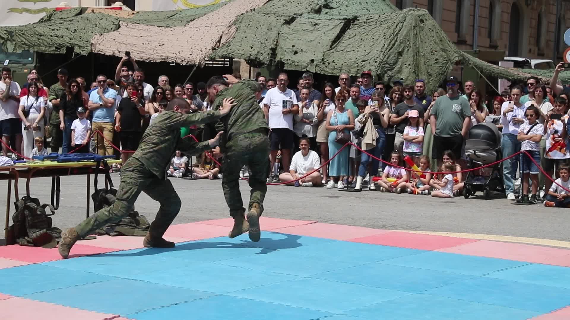 Demonstration of the Spanish Army of personal defense