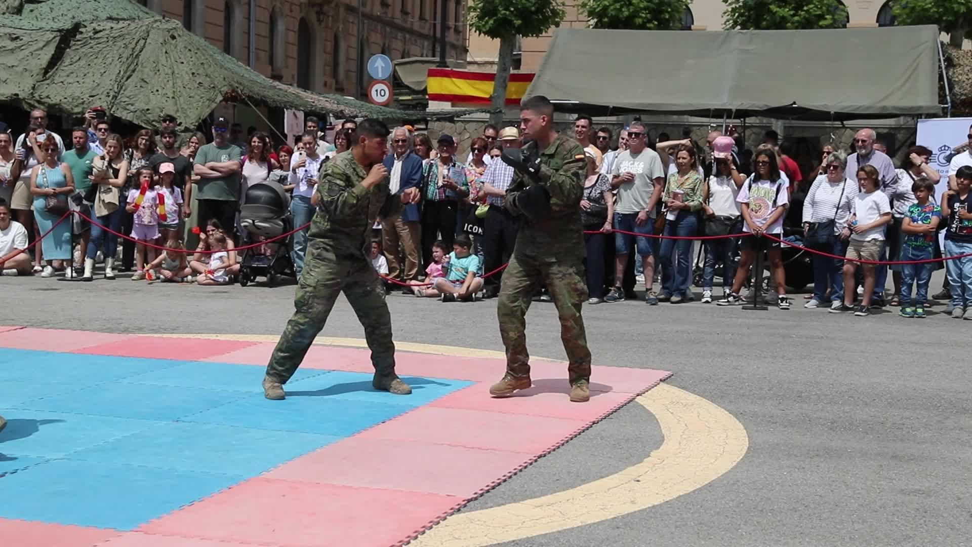 Demonstration of the Spanish Army of personal defense