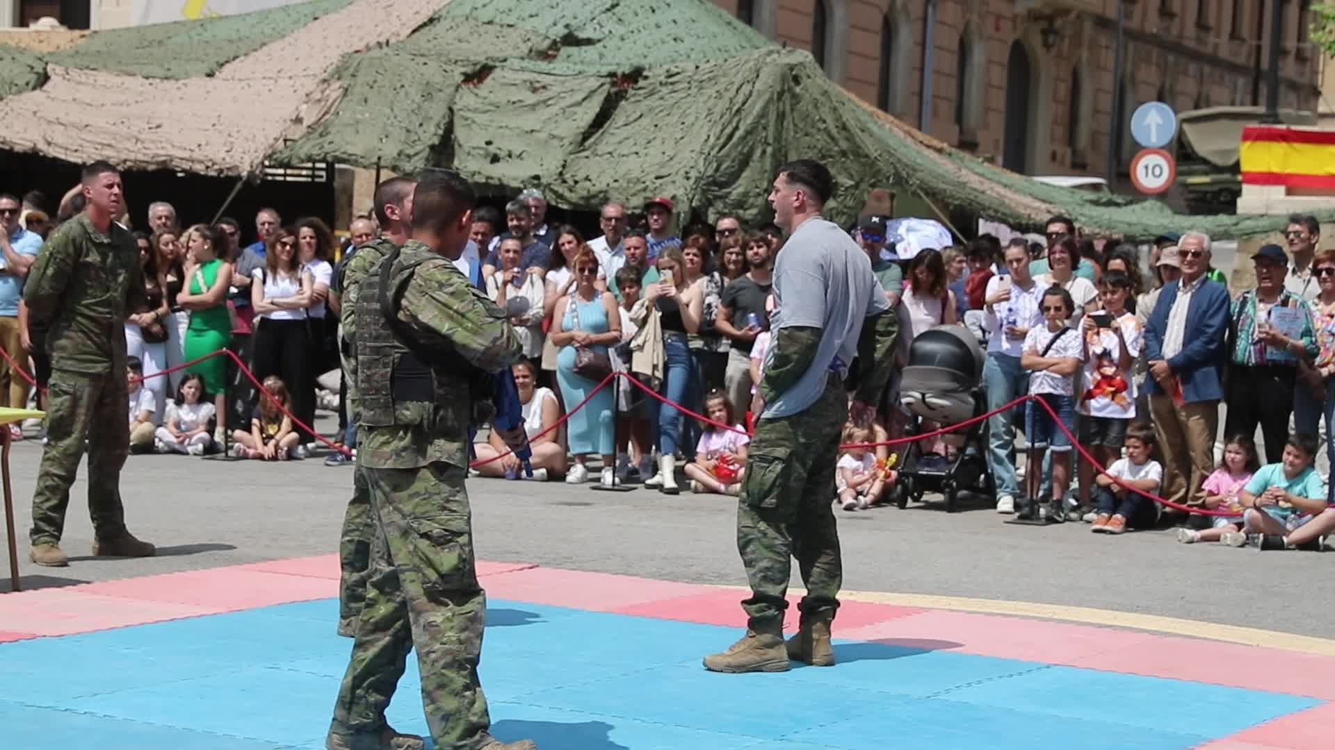 Demonstration of the Spanish Army of personal defense