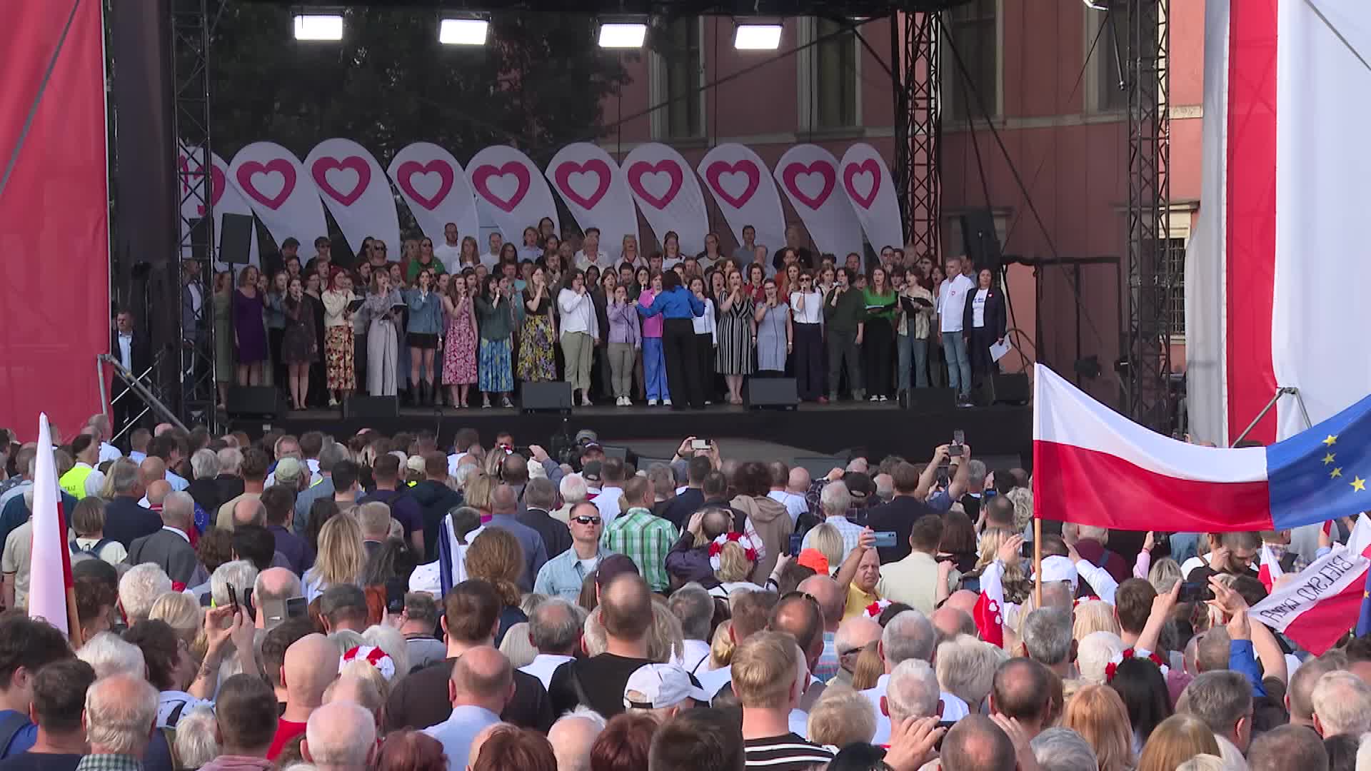 Thousands gathered in Warsaw for a rally ahead of  European elections