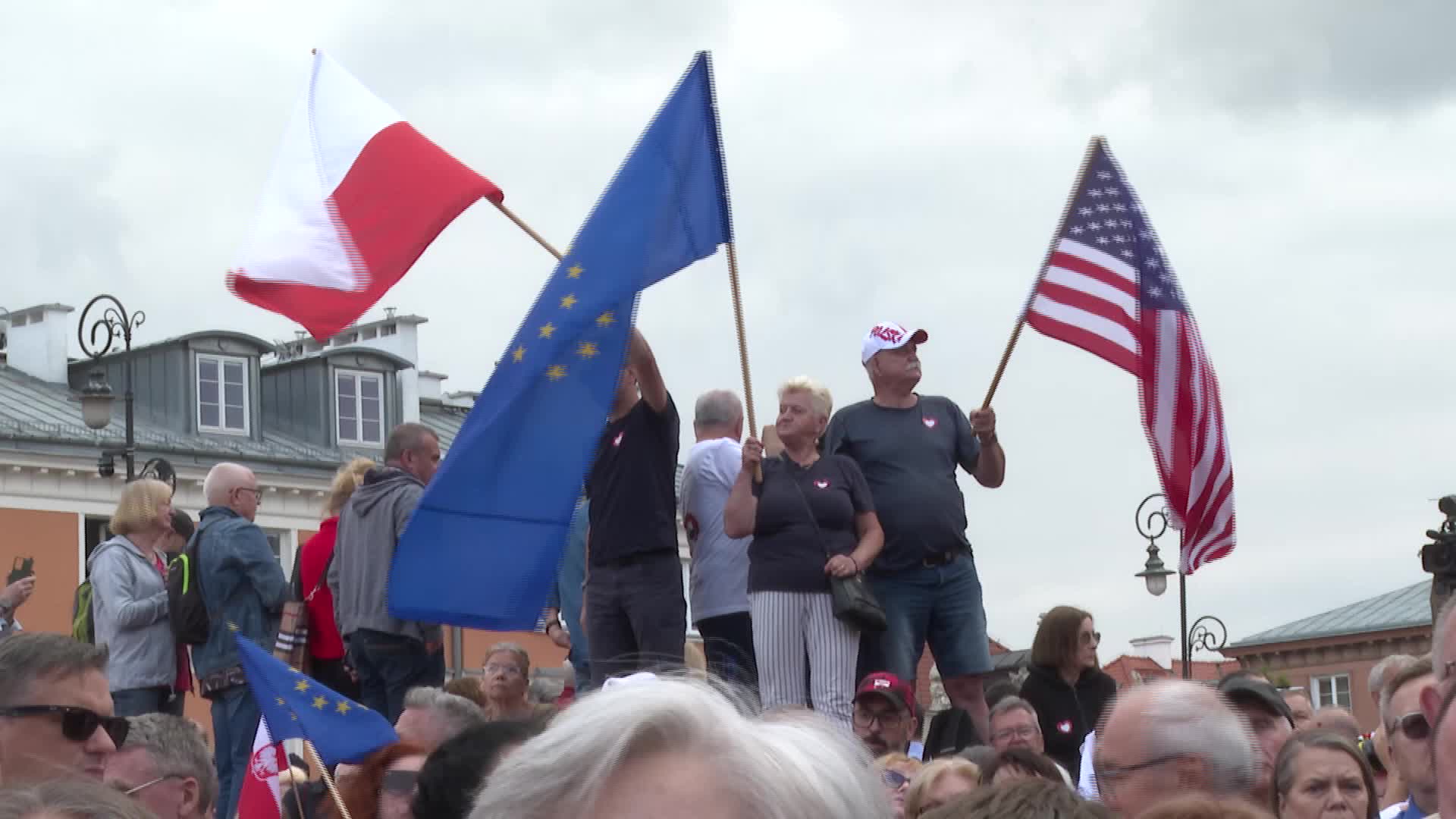 Thousands gathered in Warsaw for a rally ahead of  European elections