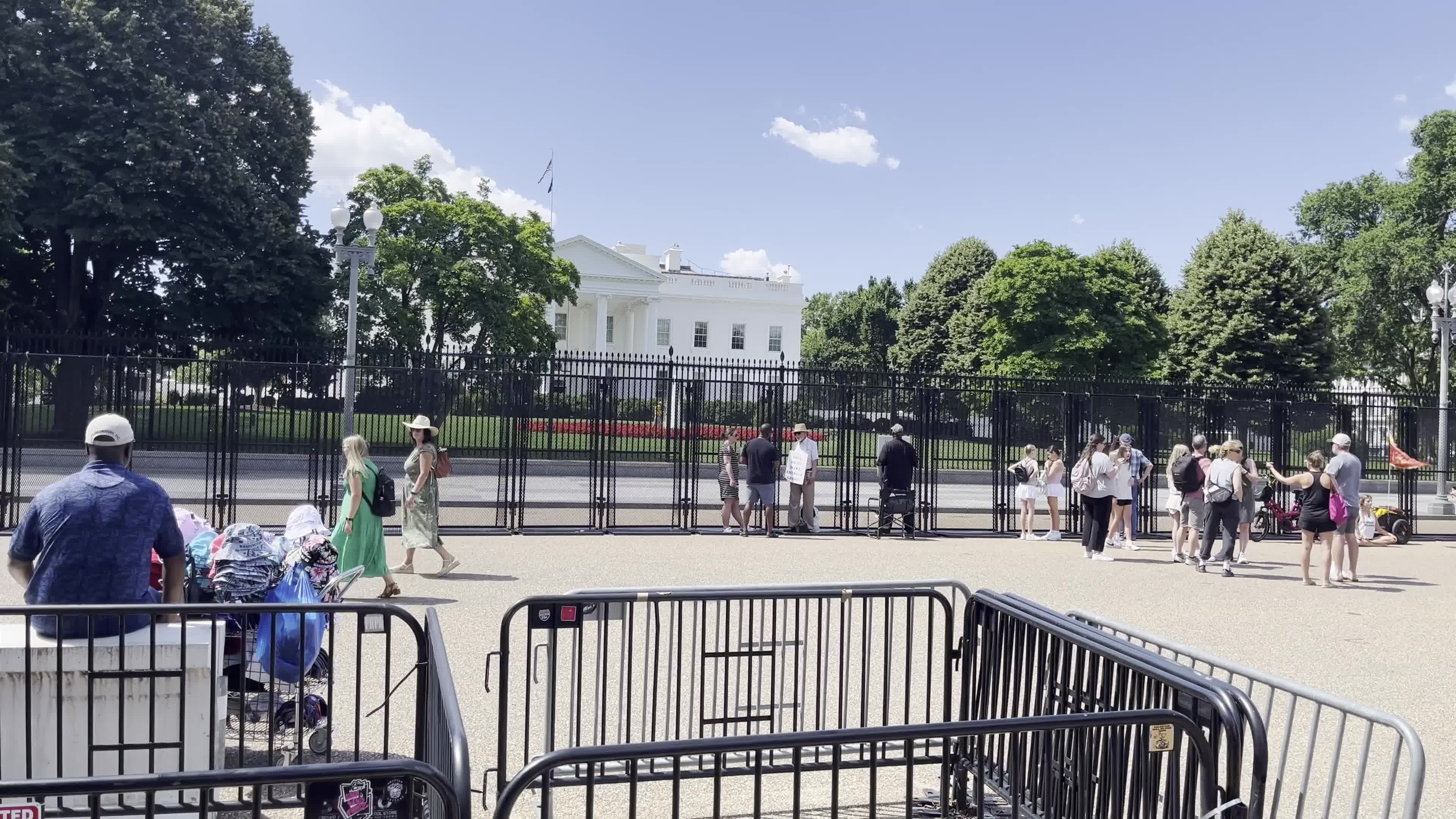 White house puts up Non-scalable fence preparing for big Gaza protest