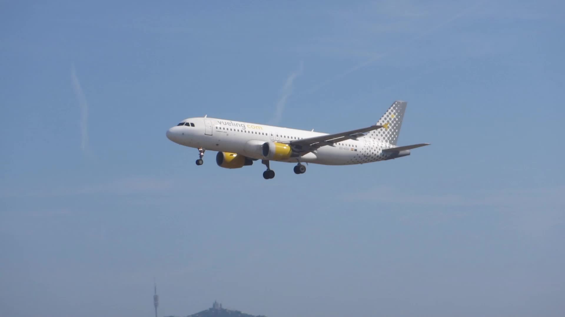Vueling Airbus A320 landing in Barcelona