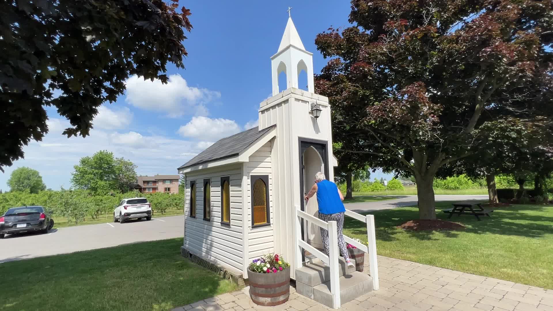 Smallest chapel in the World