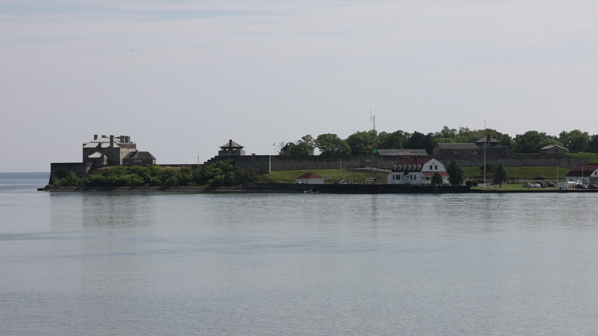Daily life along Lake Ontario