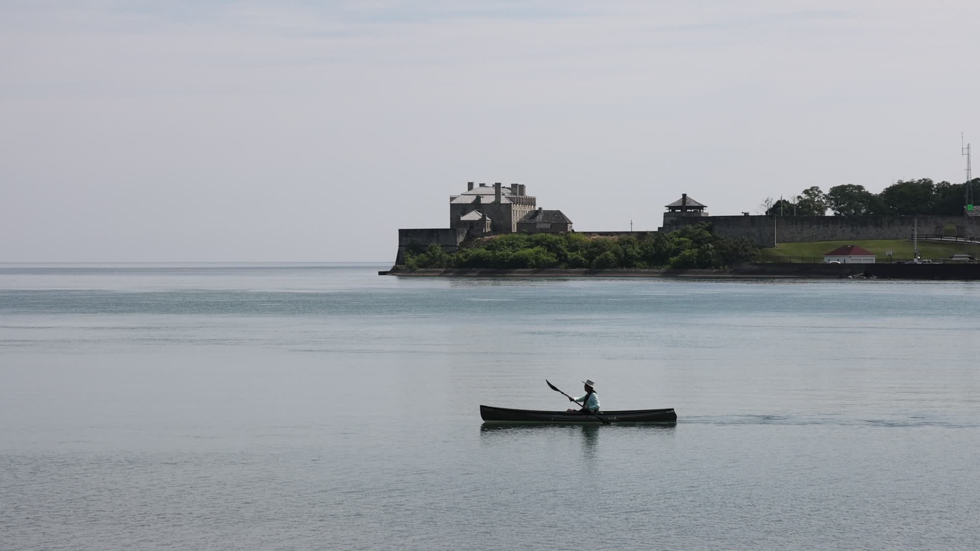 Daily life along Lake Ontario