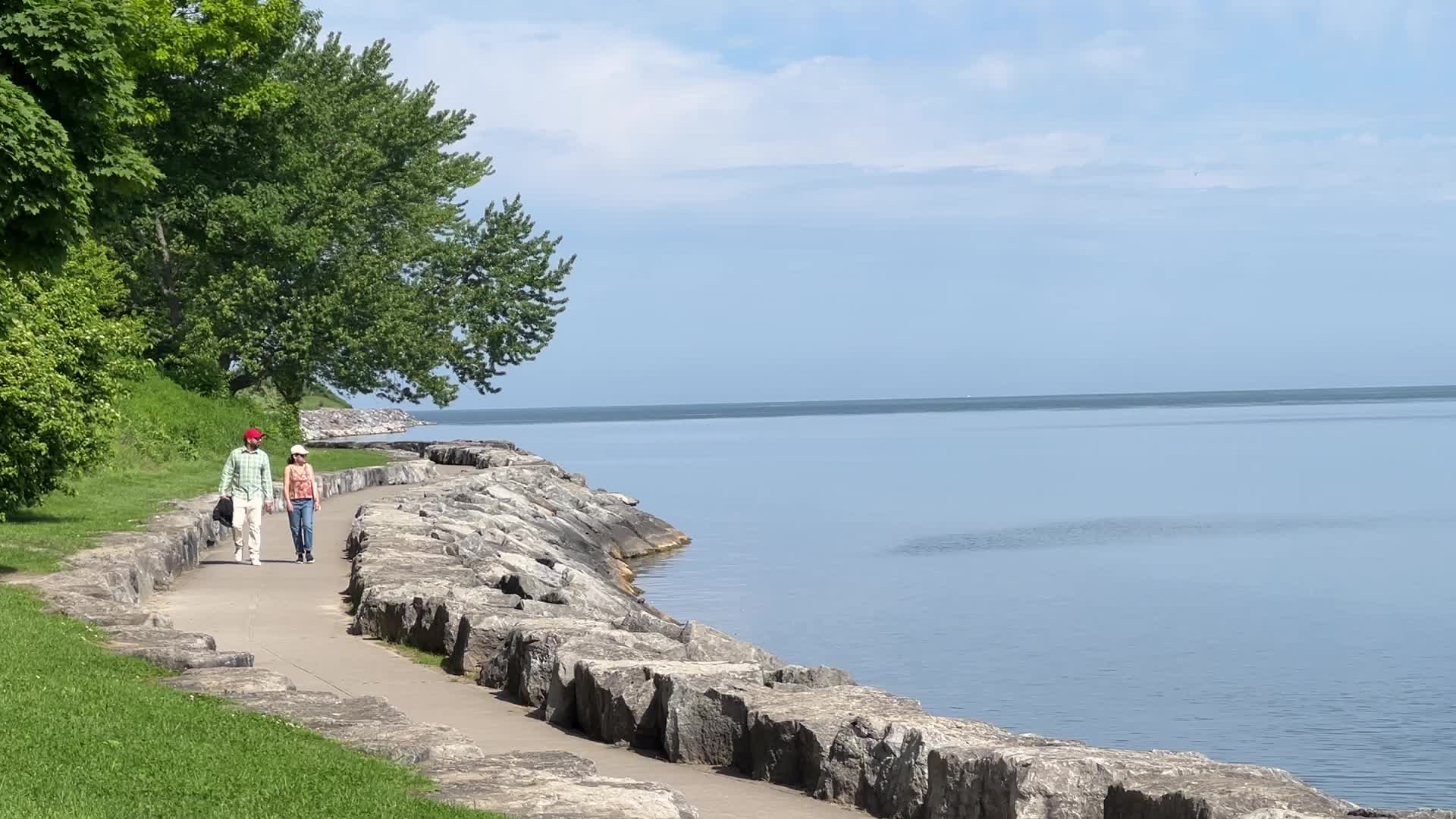 Daily life along Lake Ontario