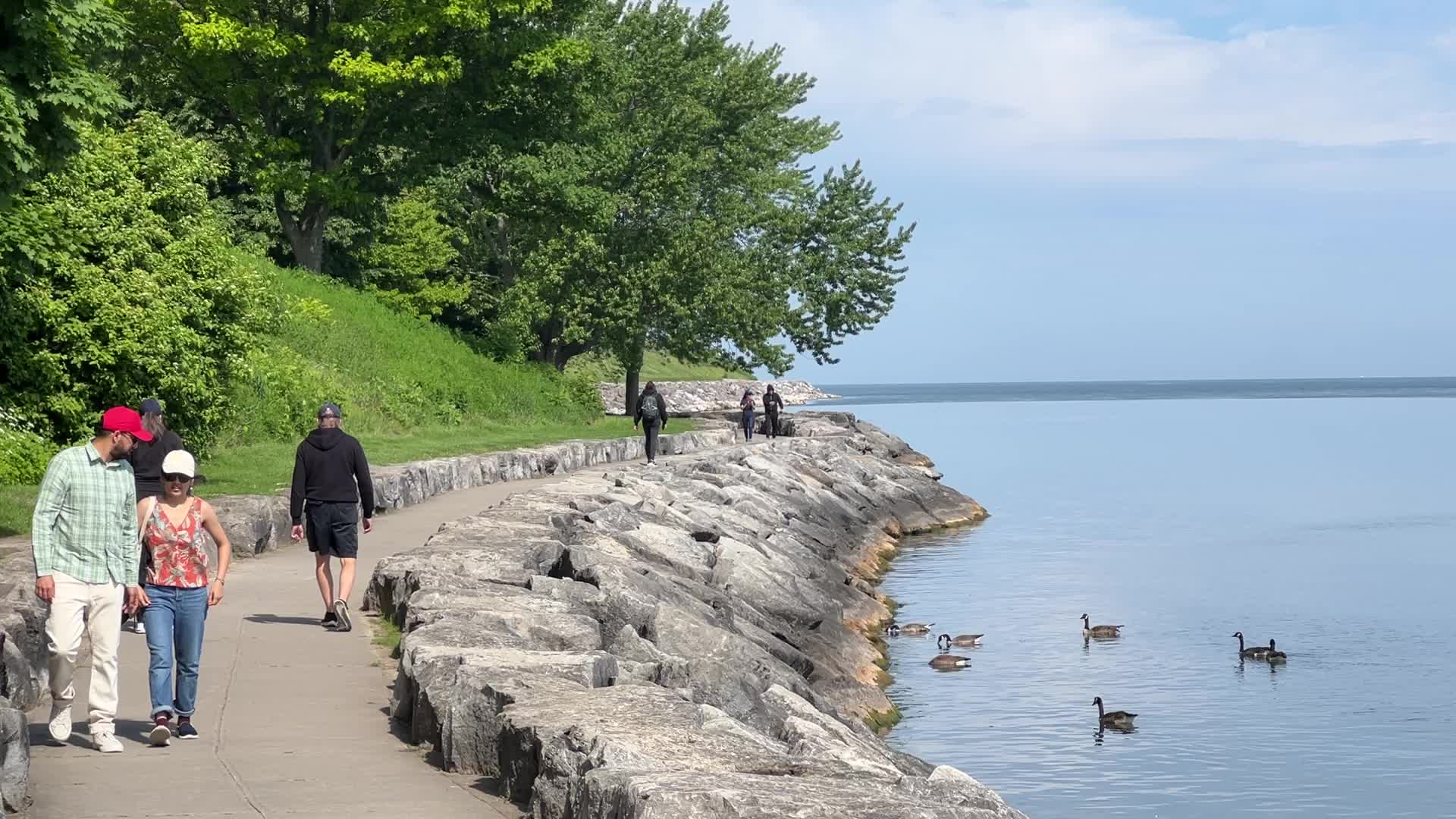 Daily life along Lake Ontario