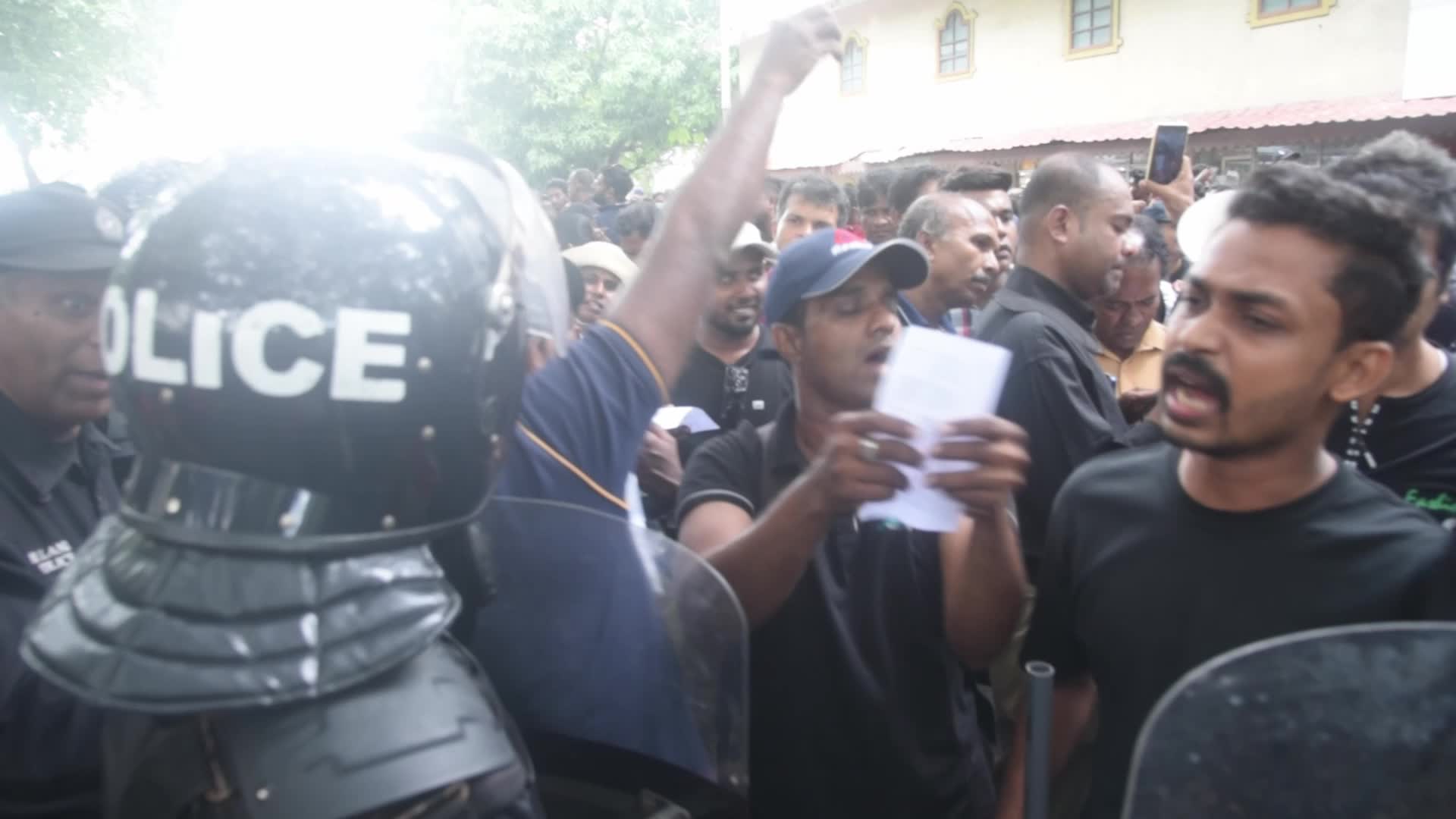  University staff stage protests for payment increase in Colombo