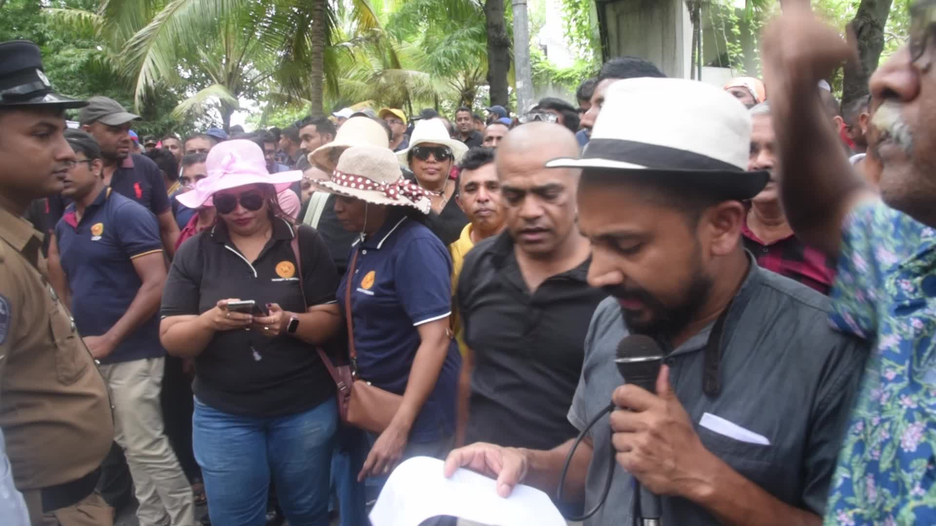 University staff stage protests for payment increase in Colombo