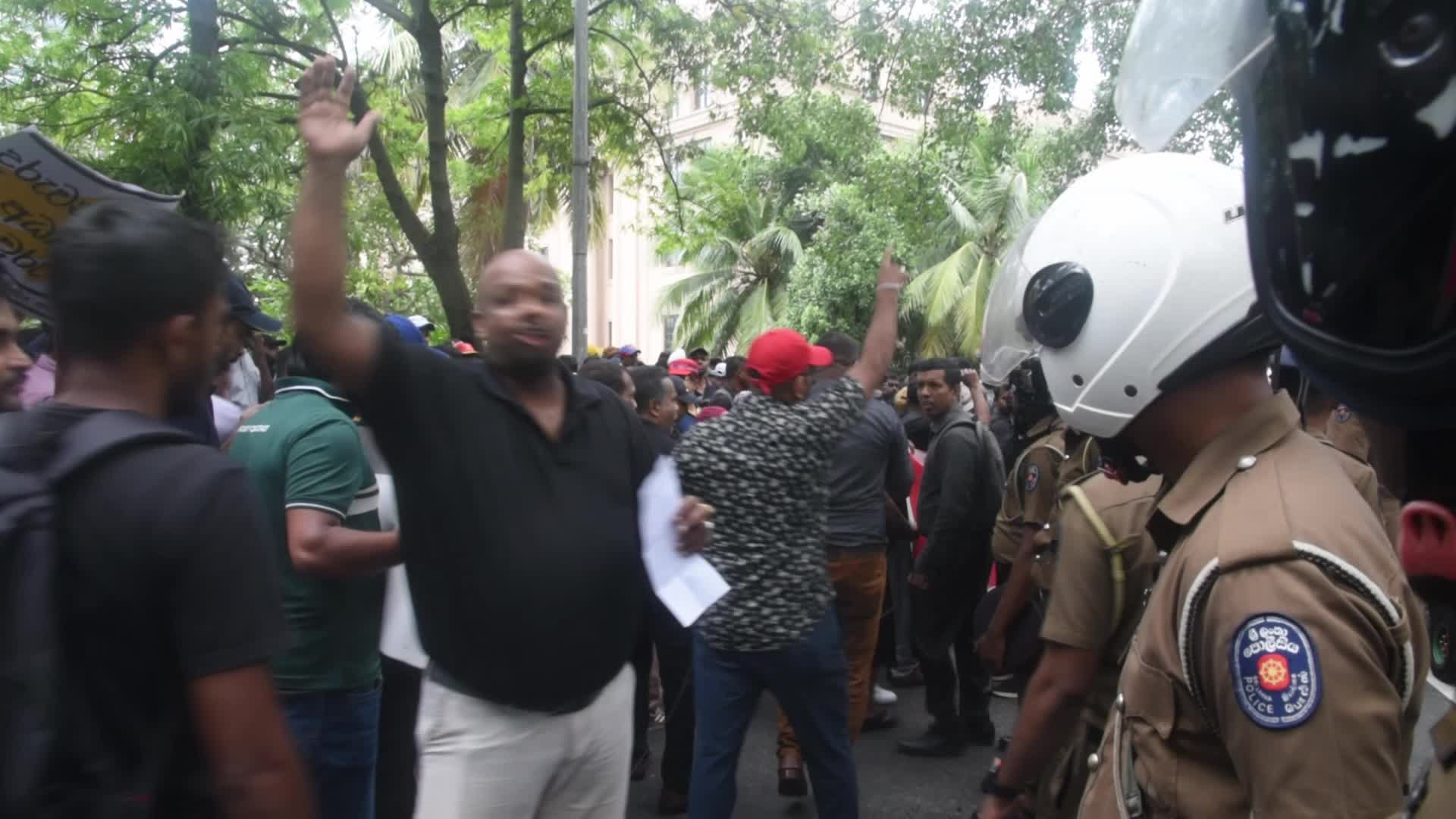  University staff stage protests for payment increase in Colombo