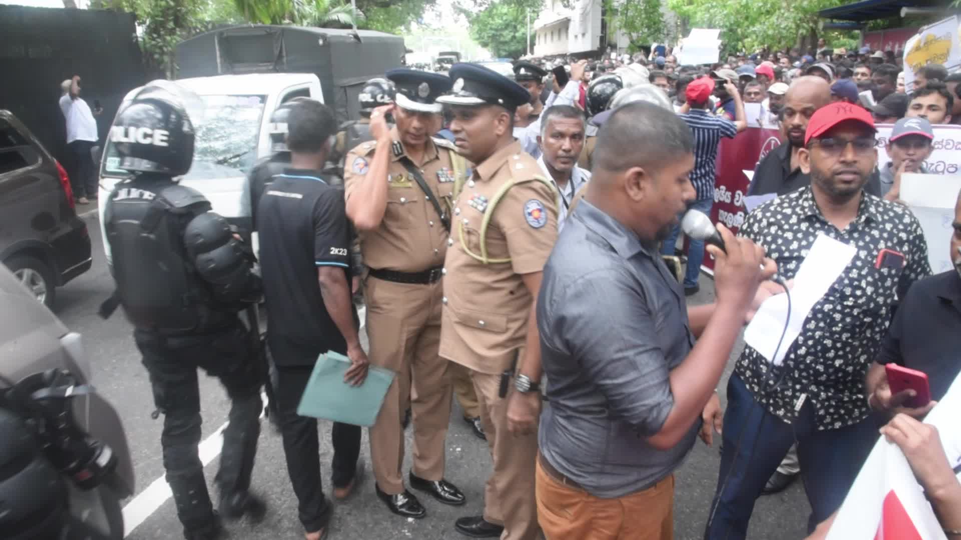  University staff stage protests for payment increase in Colombo