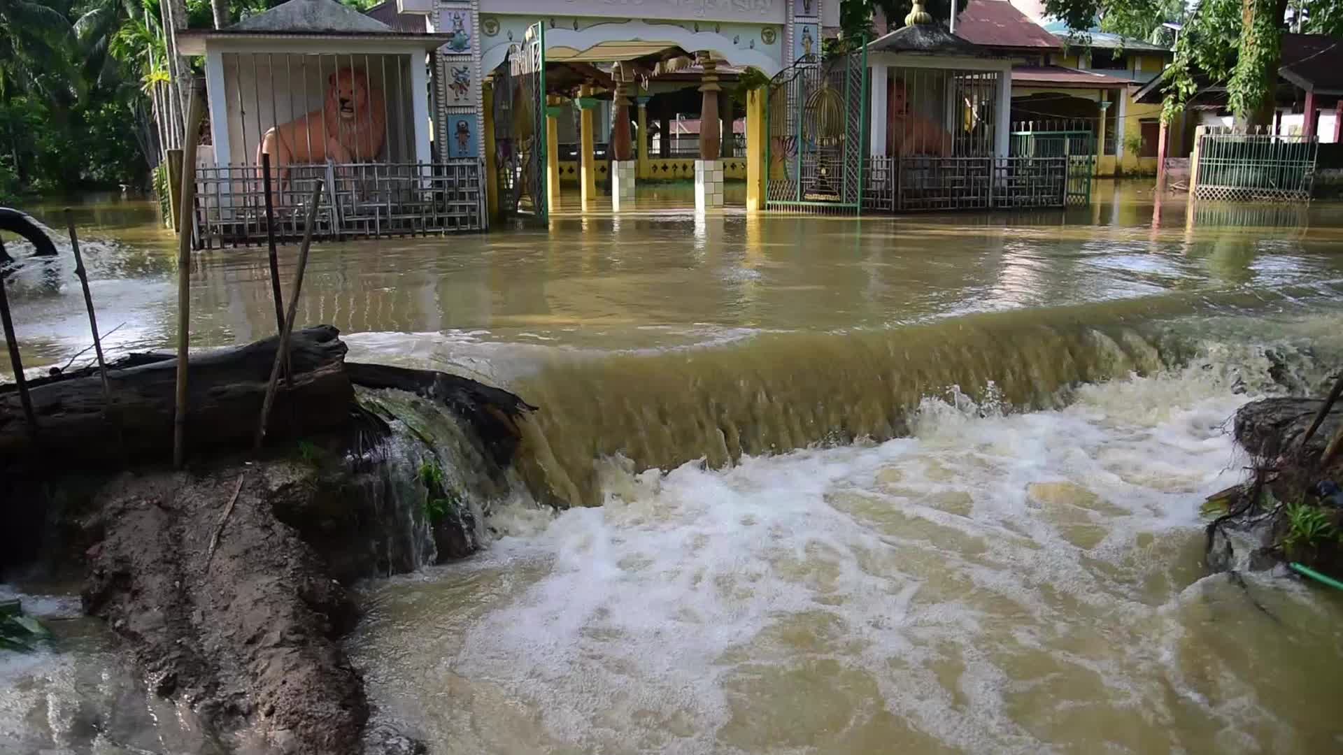 India :Over 1.61 lakhs affected in assam flood