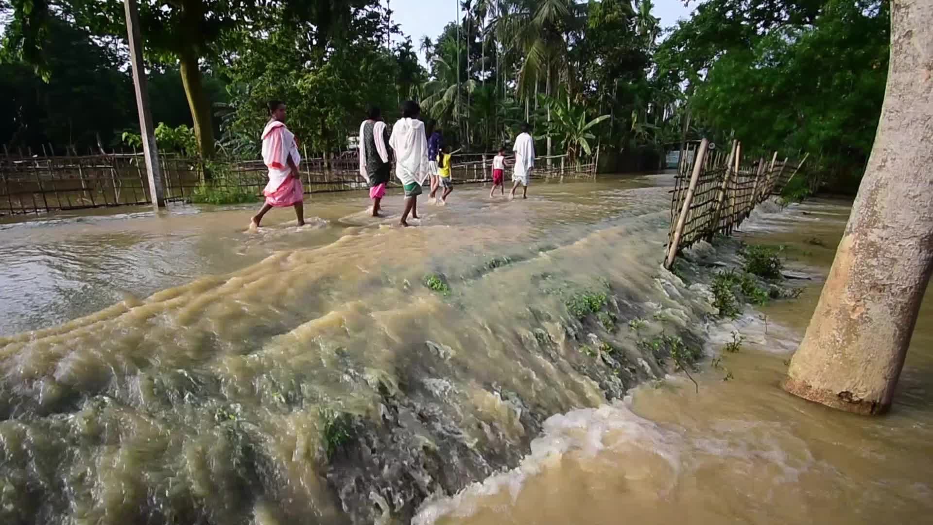 India :Over 1.61 lakhs affected in assam flood