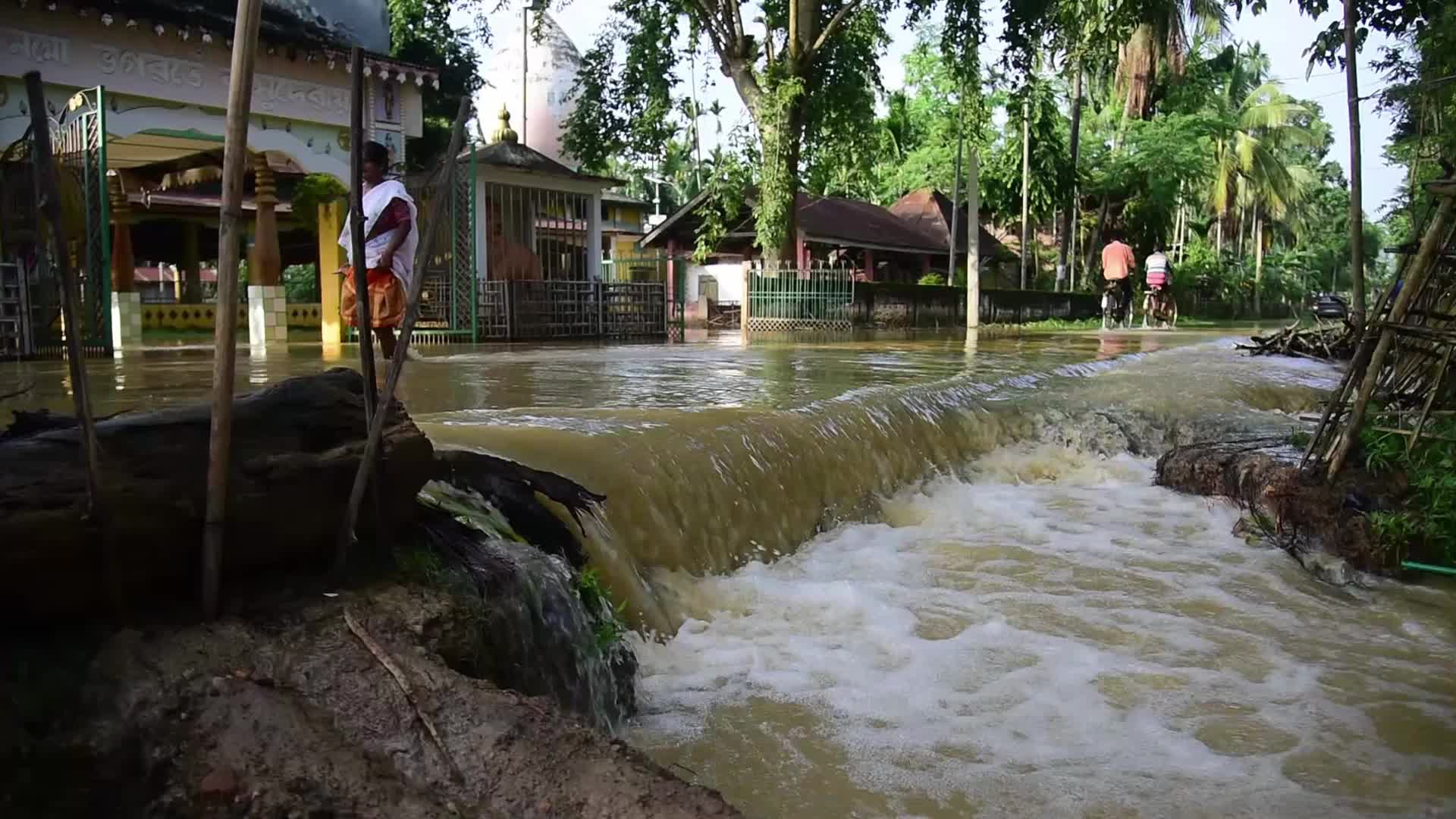 India :Over 1.61 lakhs affected in assam flood