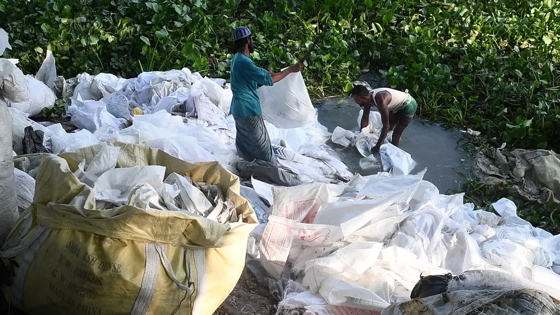 River pollution in Bangladesh 