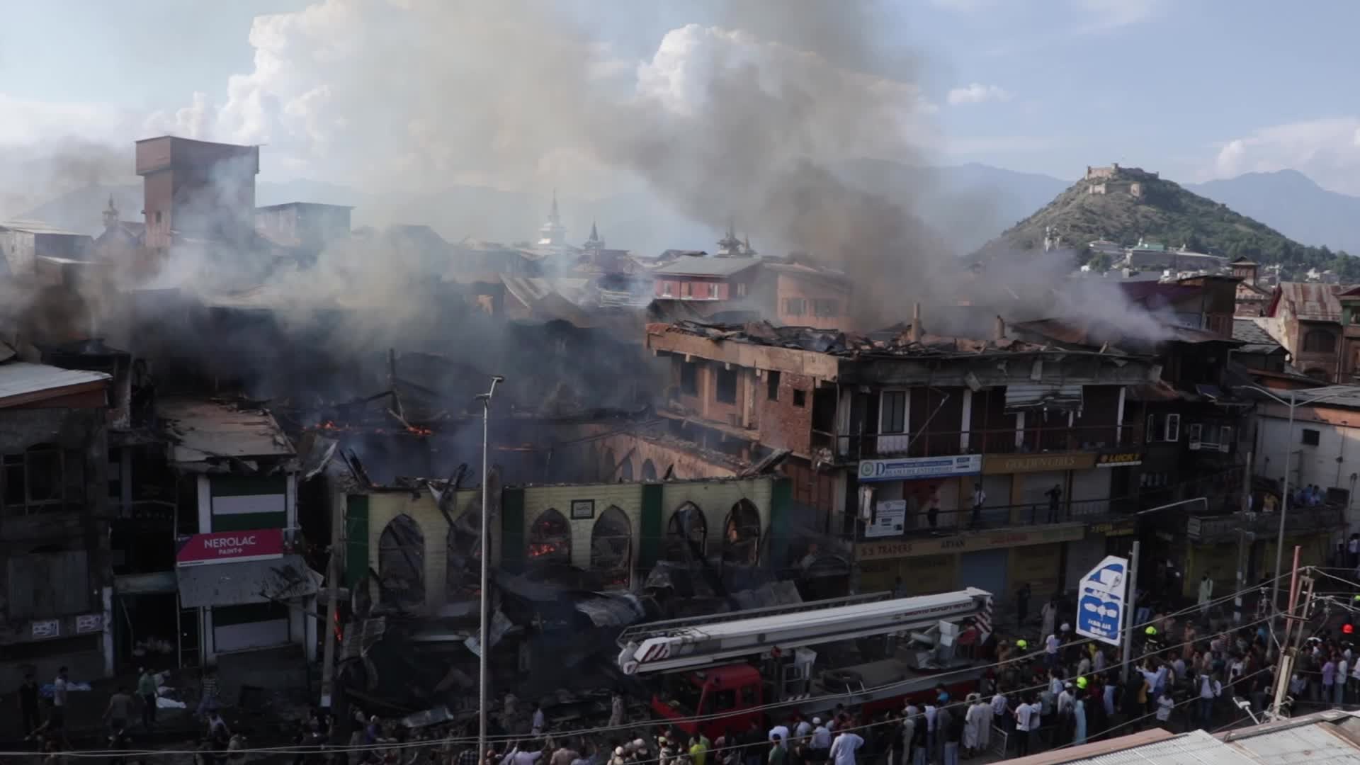 Blaze Engulfs Downtown in Kashmir, India
