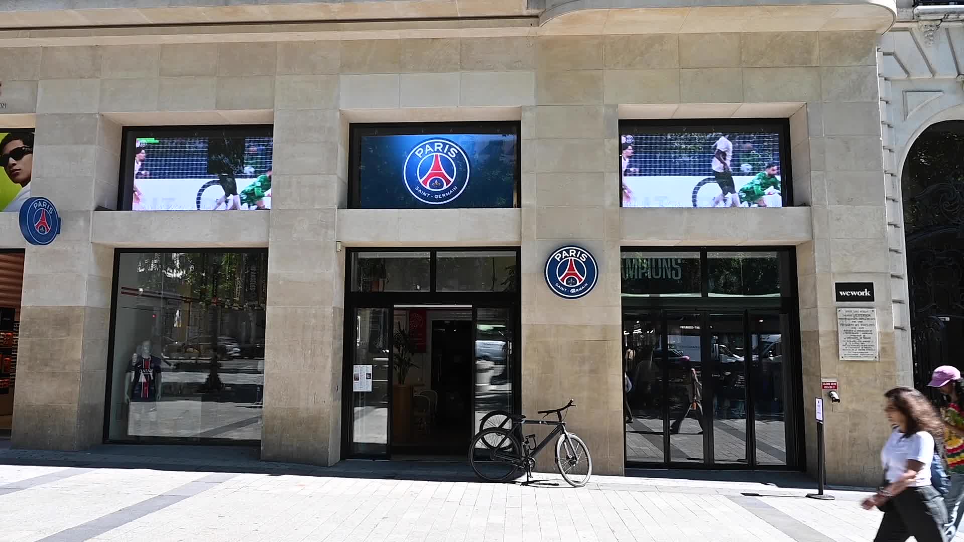 PSG store in Paris 3