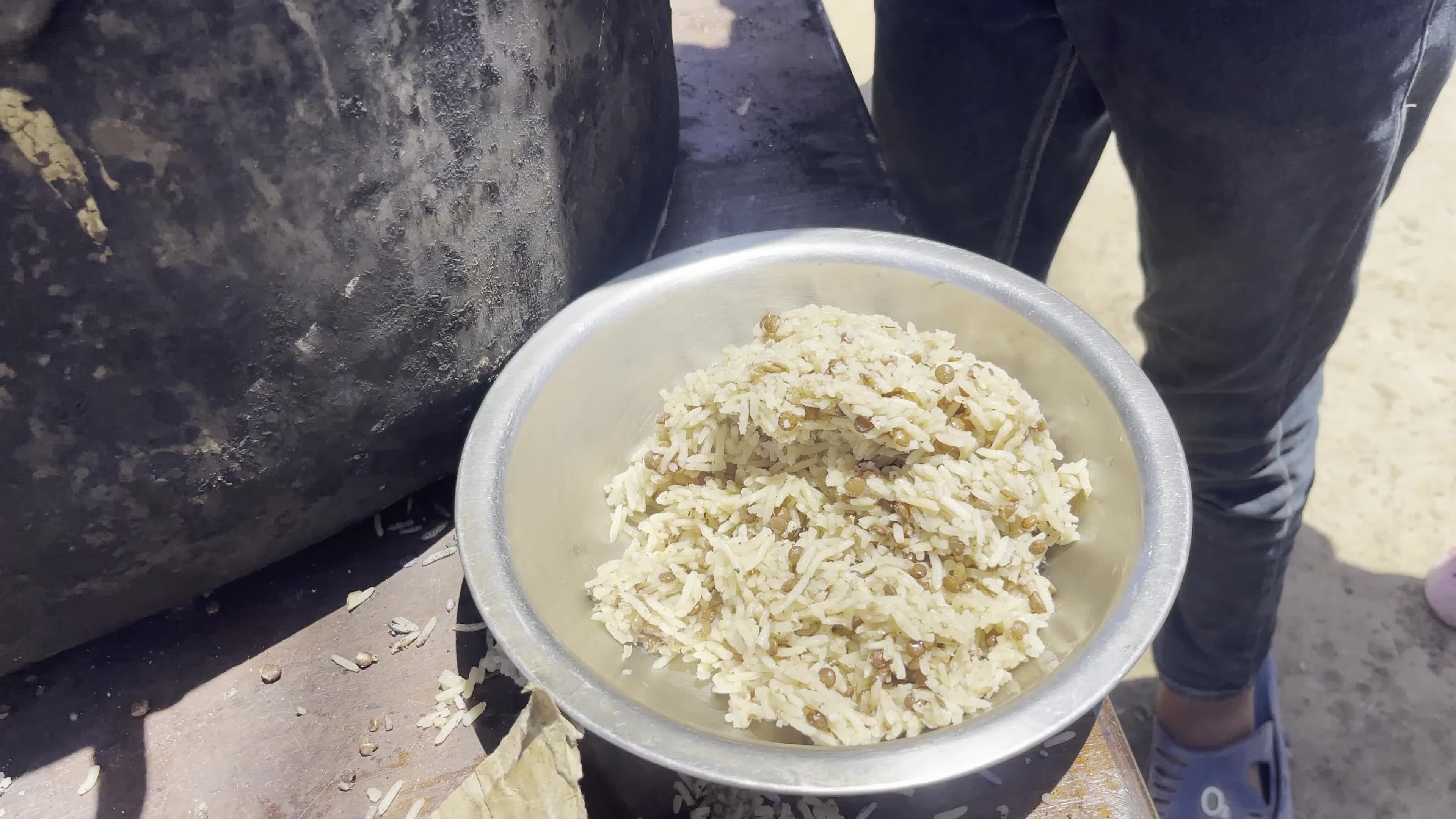 Displaced Palestinian Children Await Food Distribution Amid Ongoing Gaza Conflict