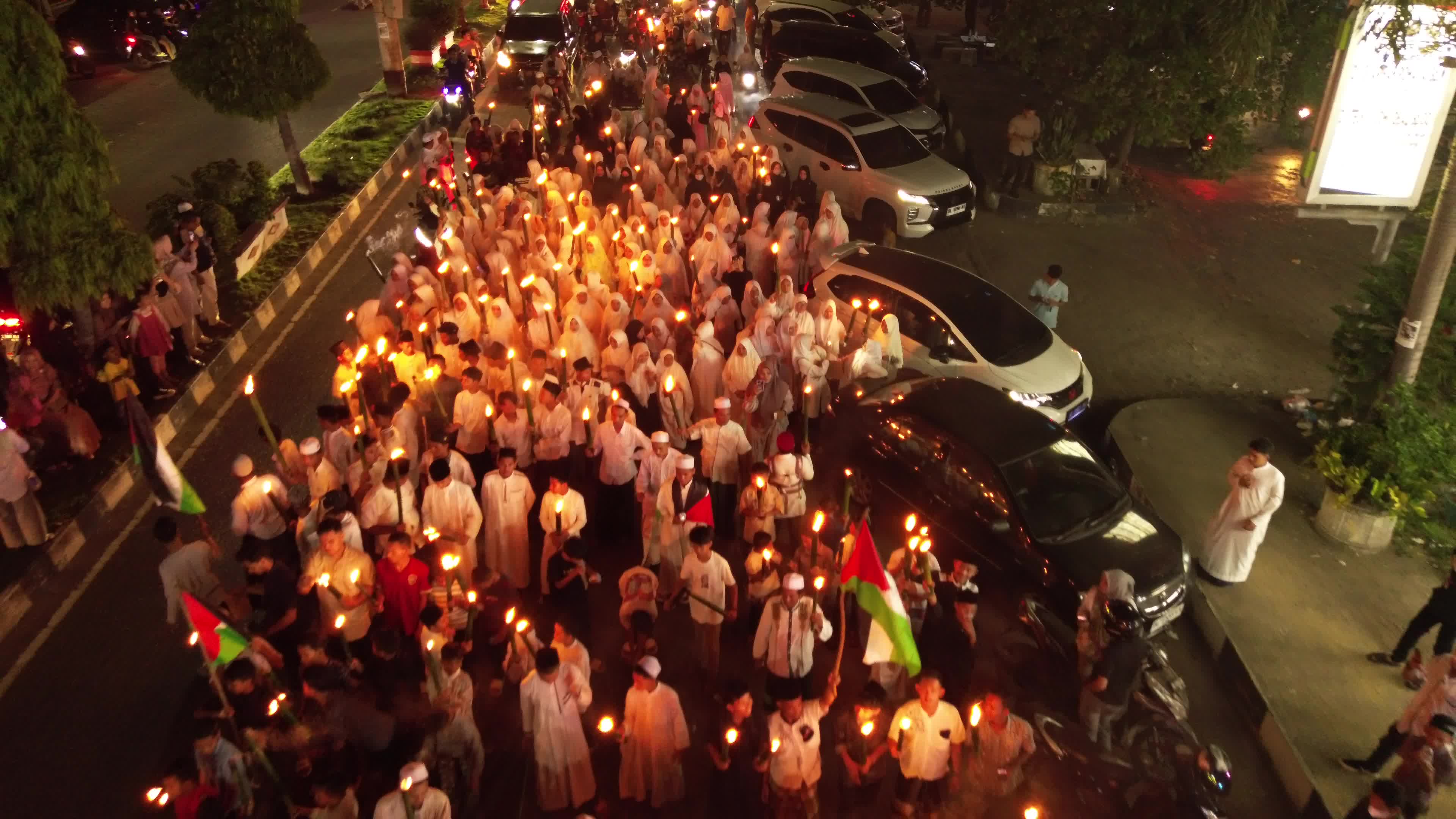 Torch Parade welcomes the Islamic New Year in Aceh
