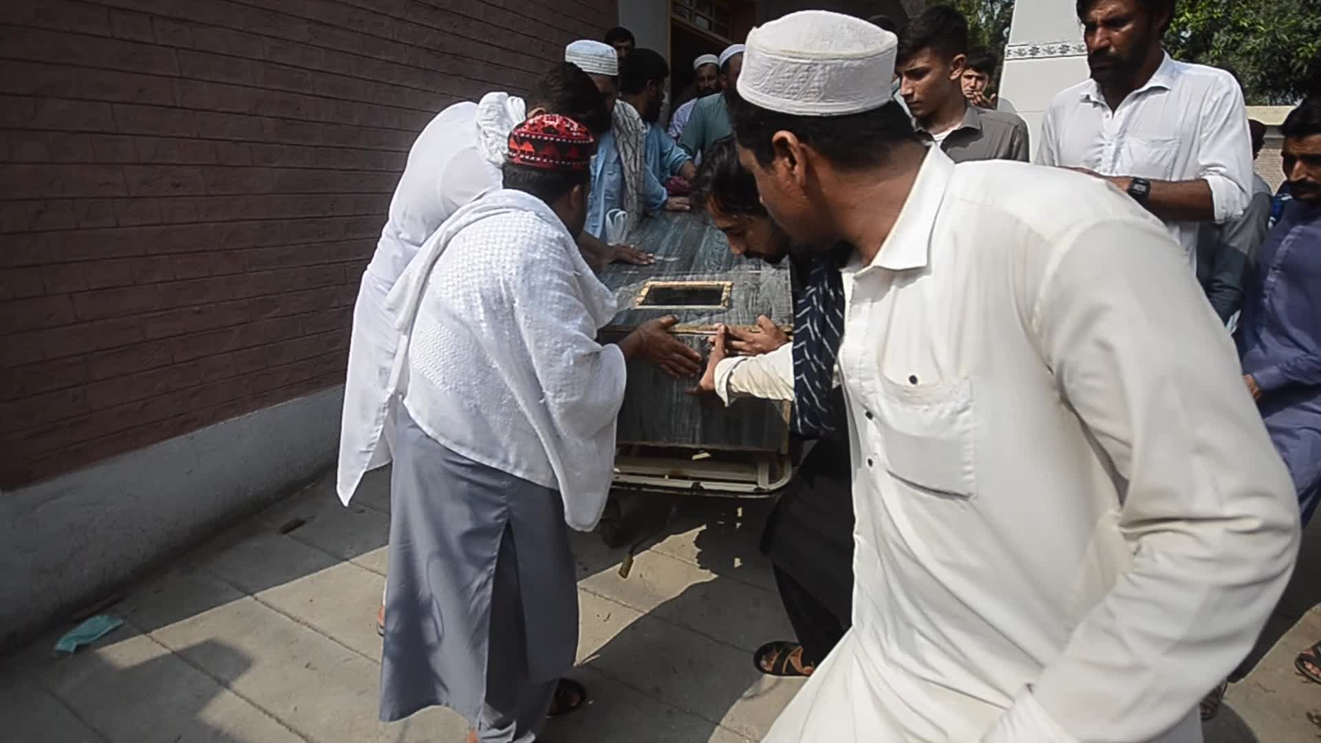 People killed in an explosion on a roadside in Mardan 