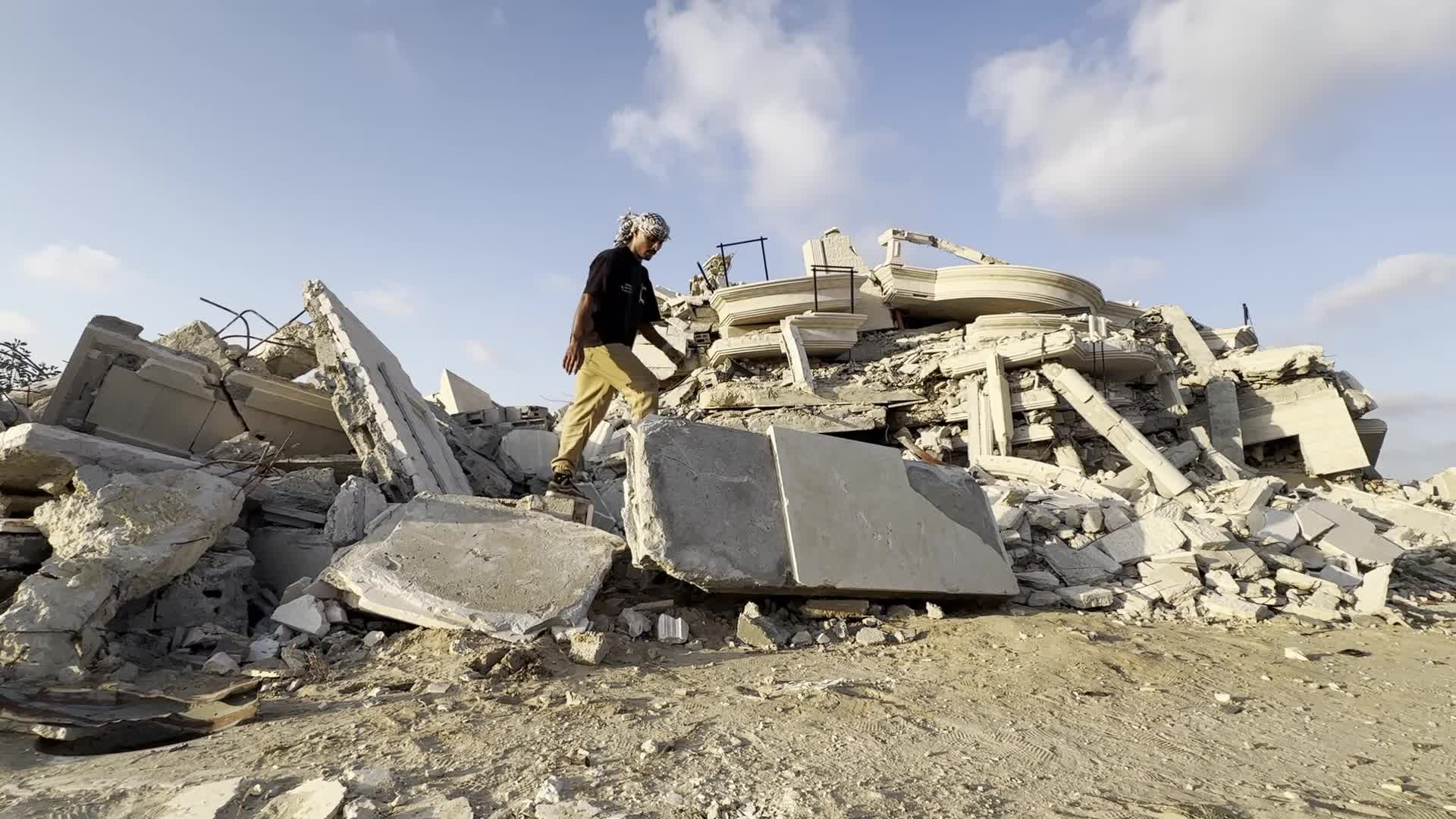 Parkour in Gaza Among Ruins of Bombed Building Amid Hamas-Israel Conflict