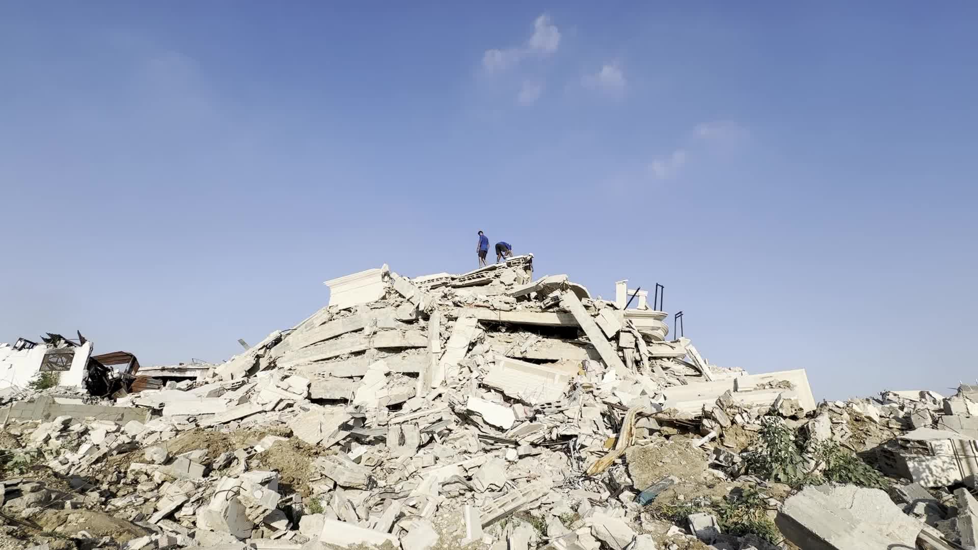 Parkour in Gaza Among Ruins of Bombed Building Amid Hamas-Israel Conflict