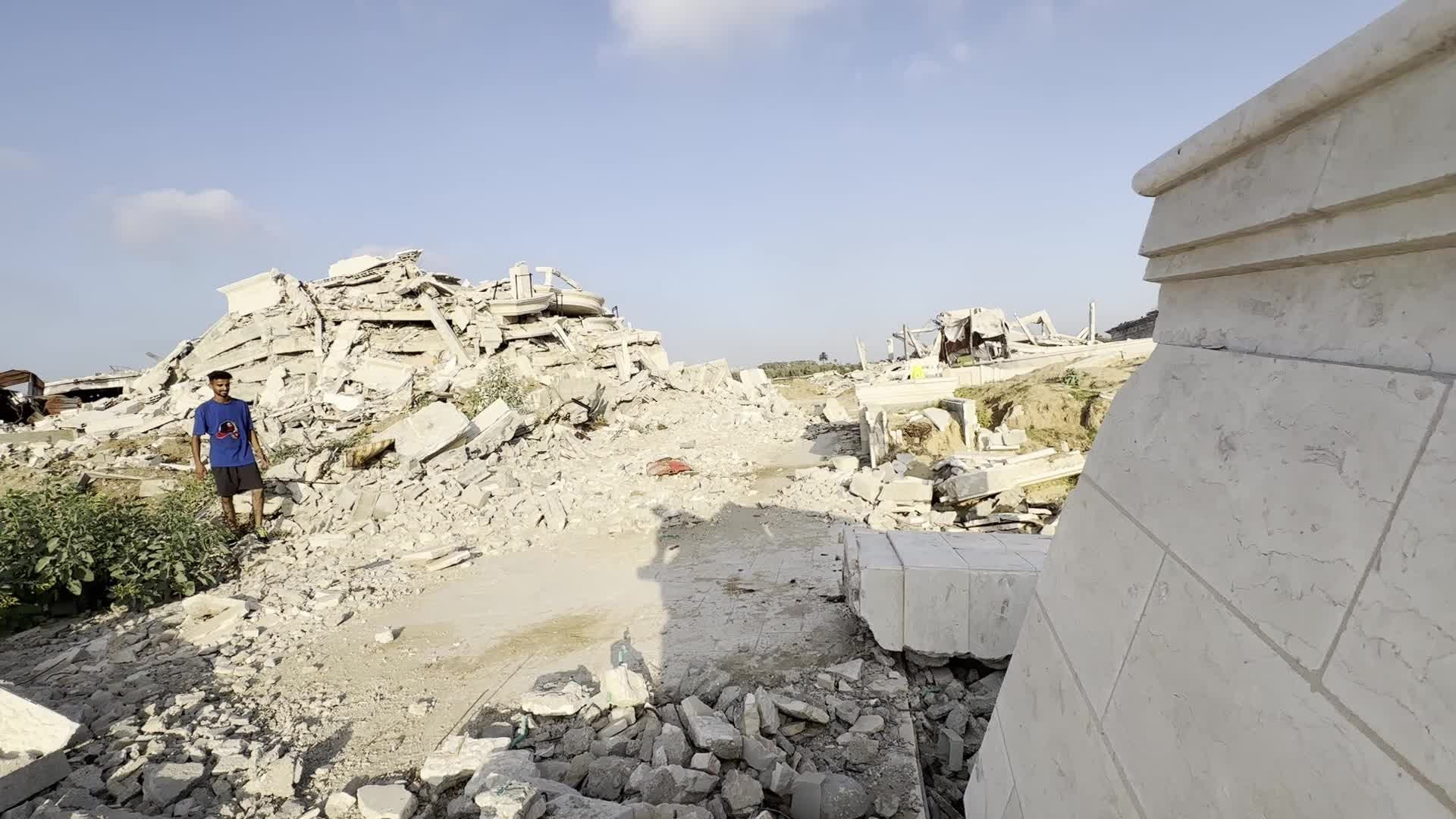 Parkour in Gaza Among Ruins of Bombed Building Amid Hamas-Israel Conflict