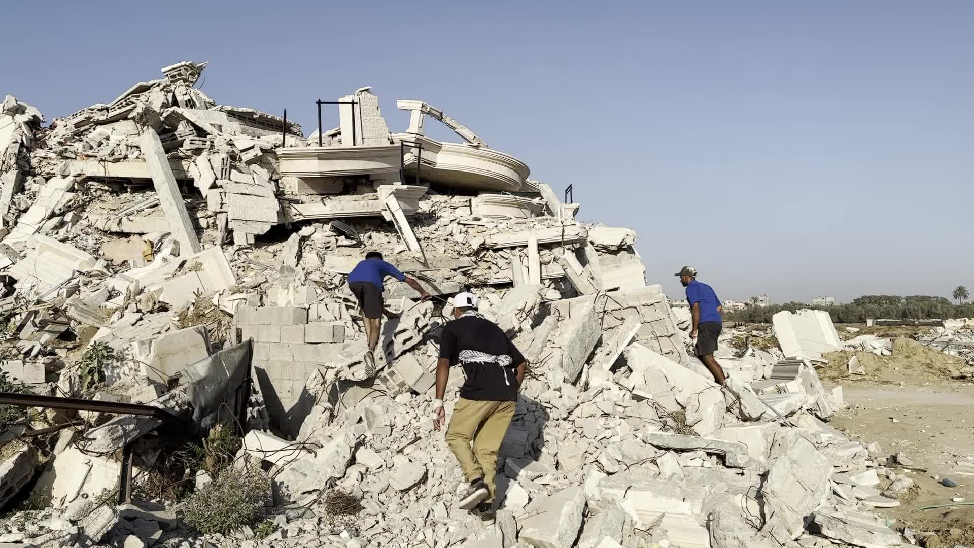 Parkour in Gaza Among Ruins of Bombed Building Amid Hamas-Israel Conflict