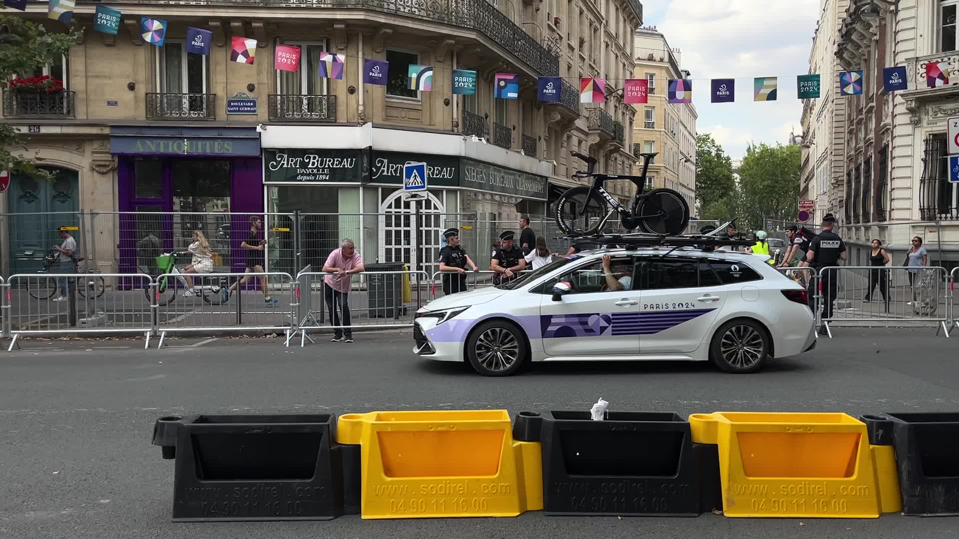 Olympic cyclists in central Paris