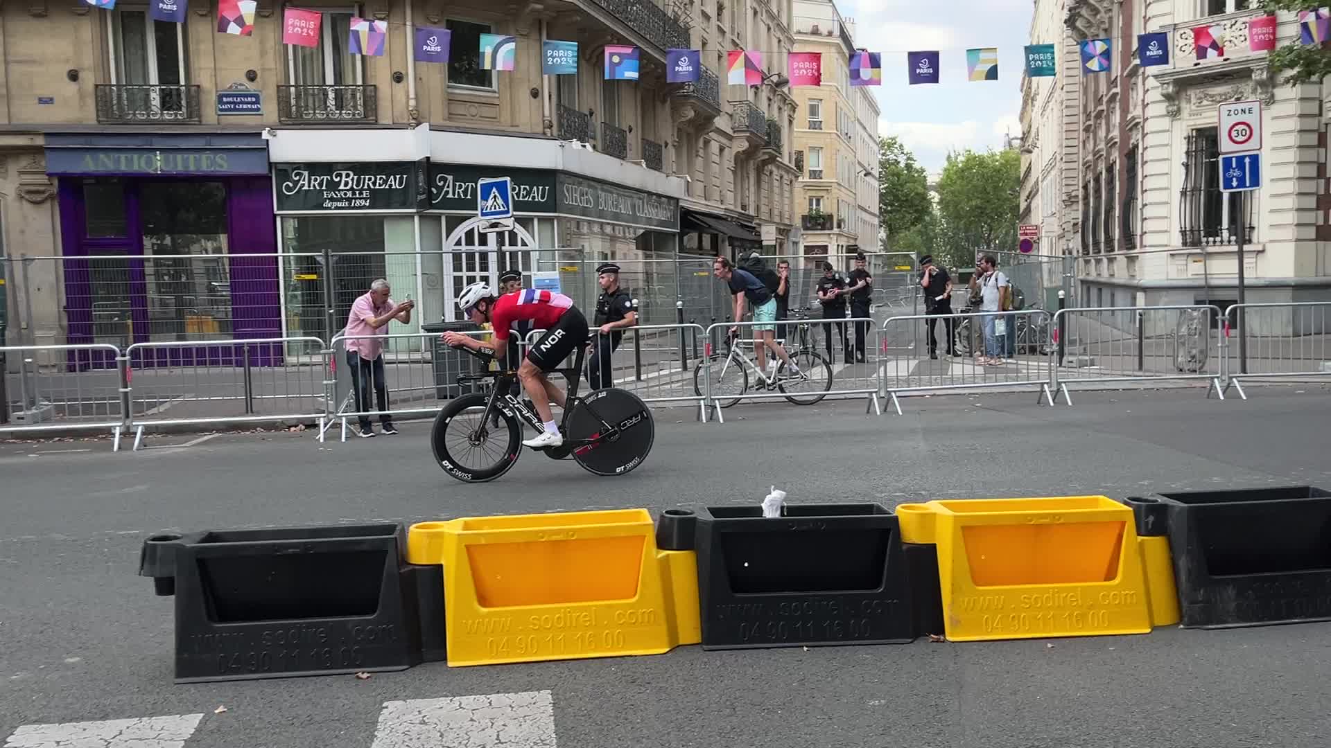 Olympic cyclists in central Paris