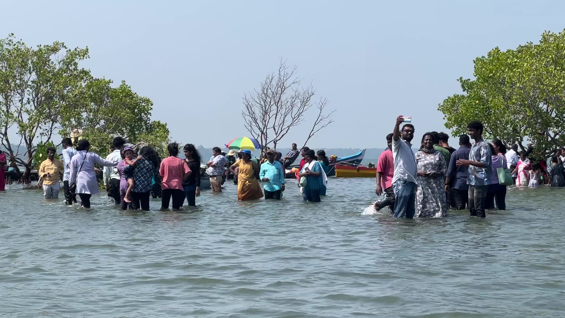 Daily life at Sambranikodi Island