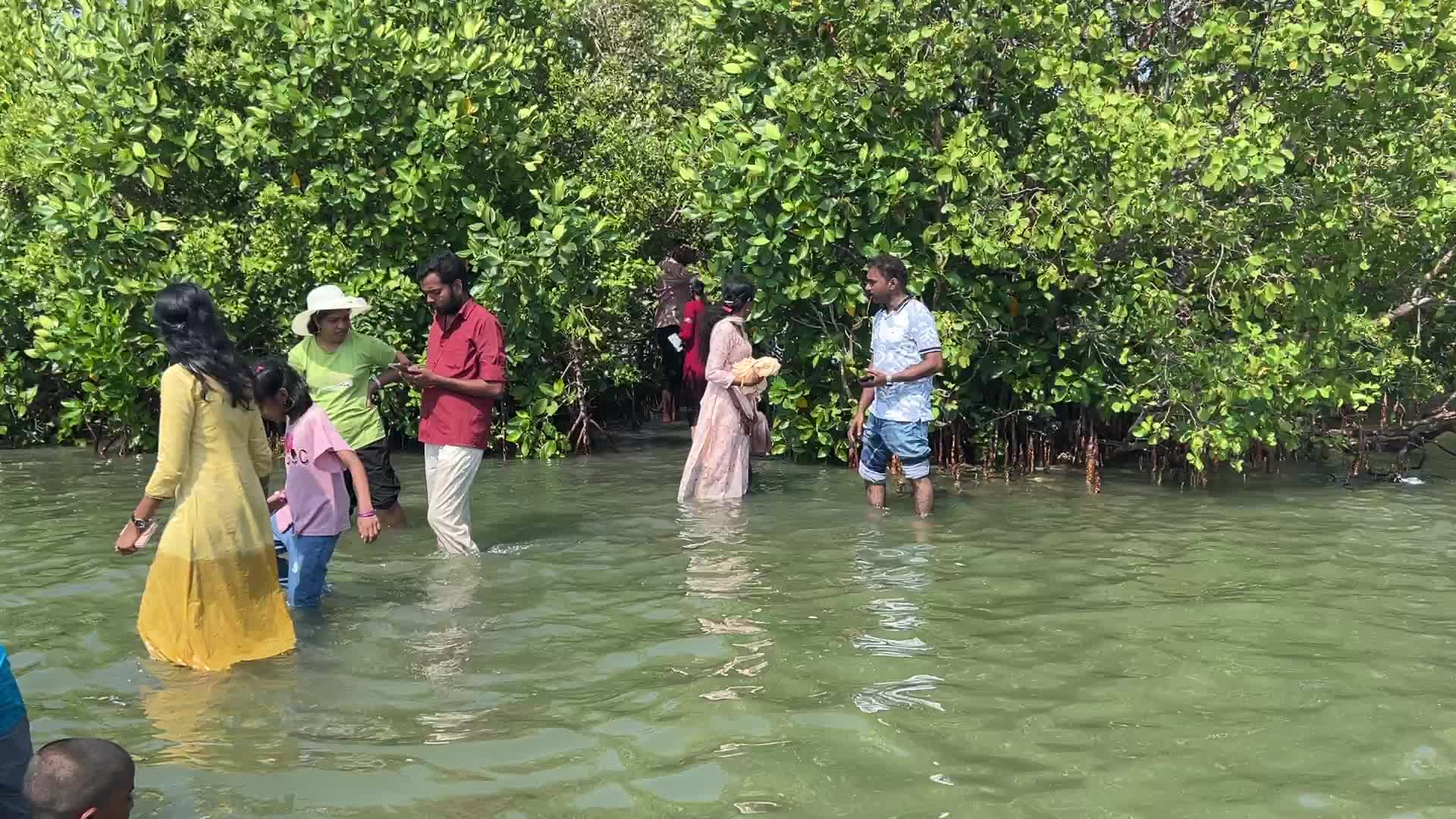 Daily life at Sambranikodi Island