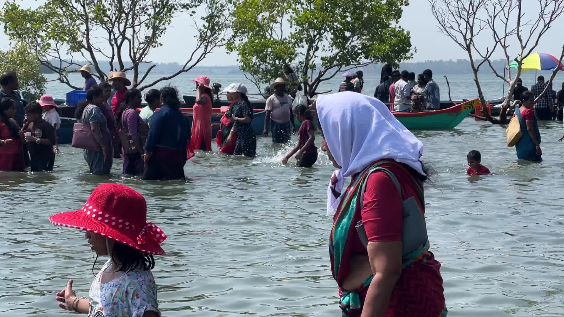 Daily life at Sambranikodi Island