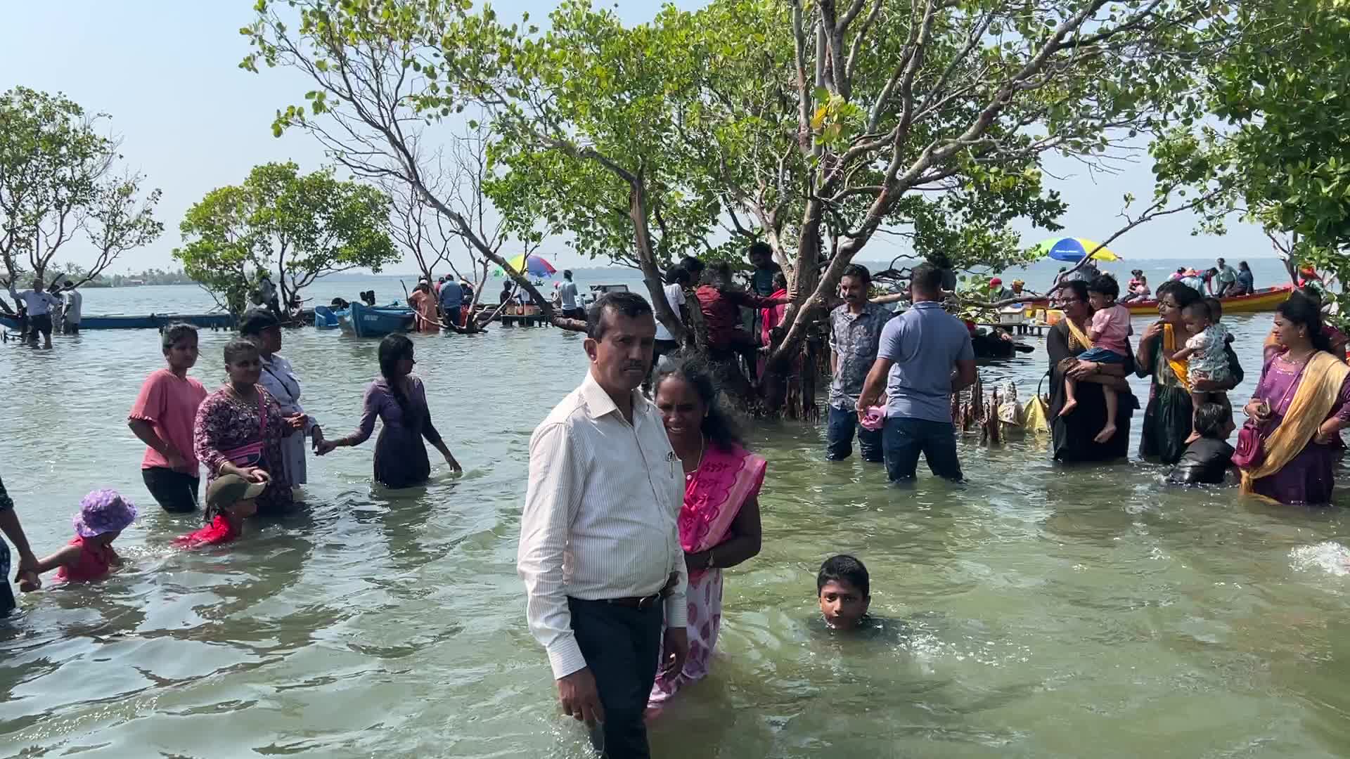 Daily life at Sambranikodi Island