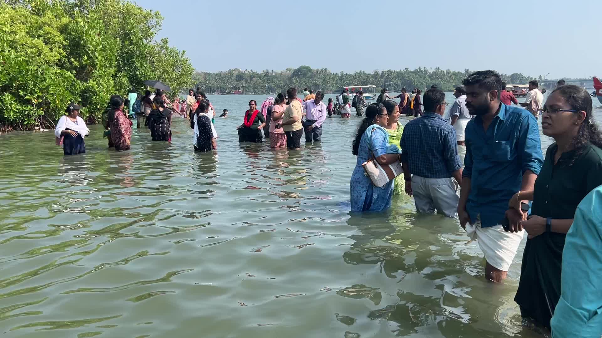 Daily life at Sambranikodi Island