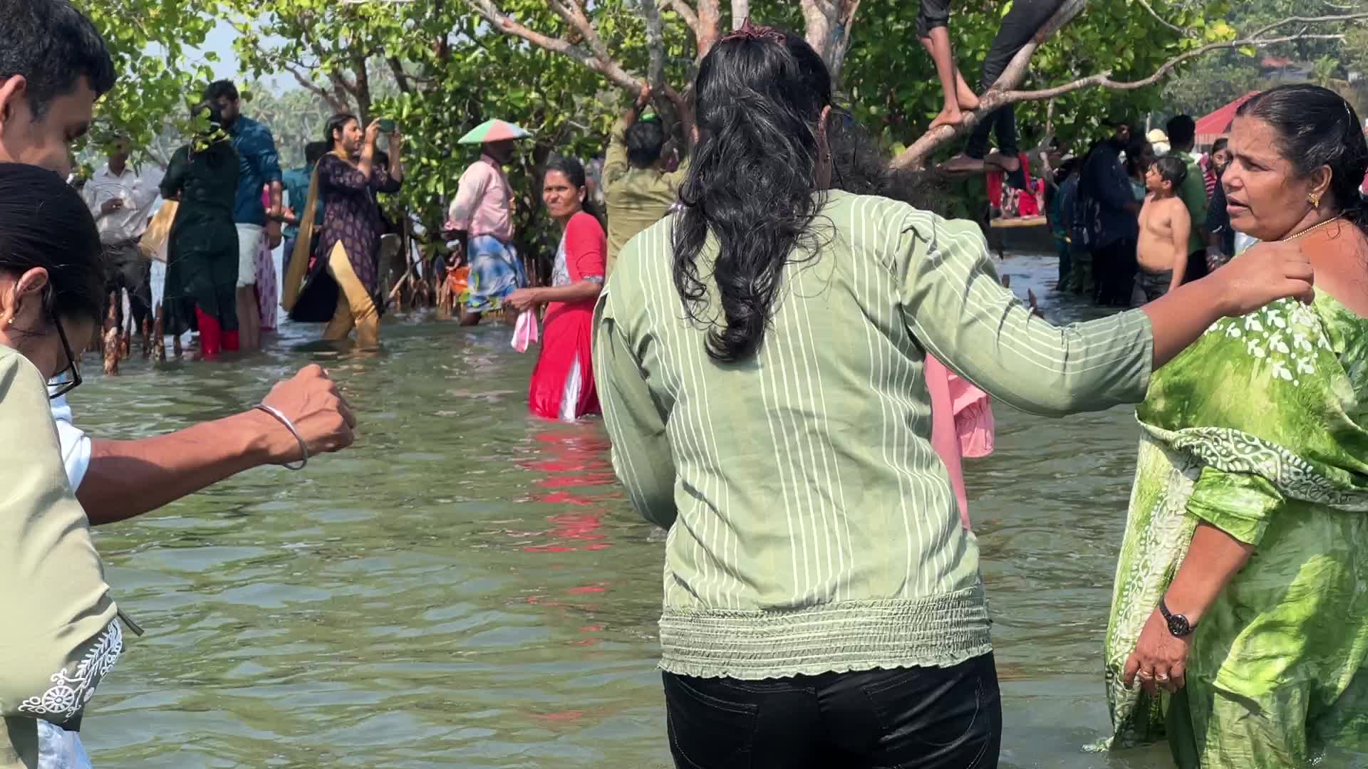 Daily life at Sambranikodi Island