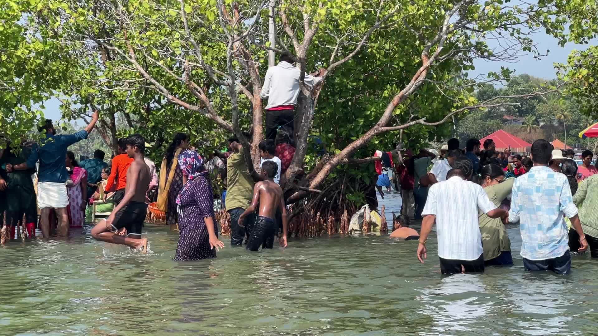 Daily life at Sambranikodi Island