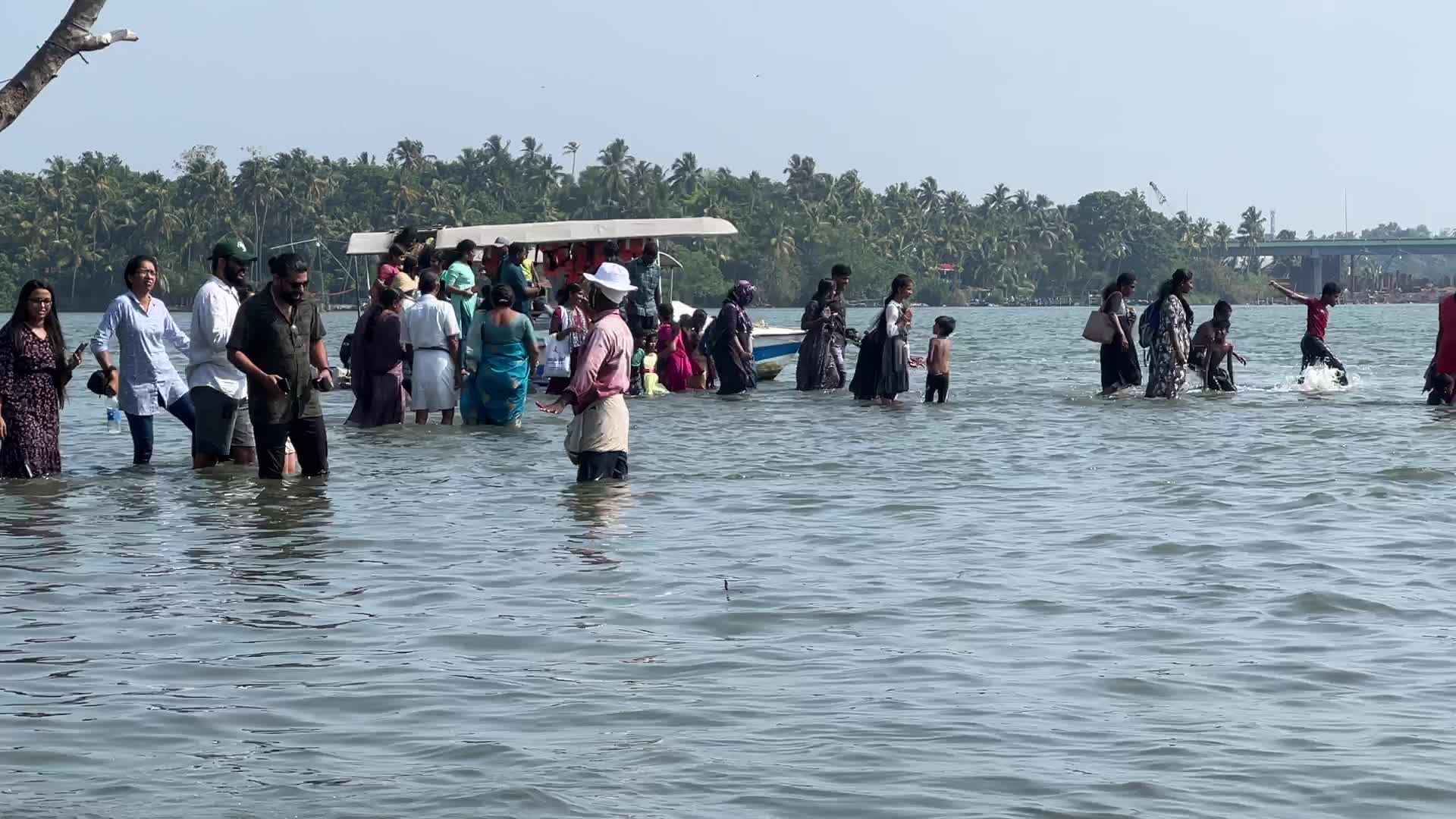 Daily life at Sambranikodi Island