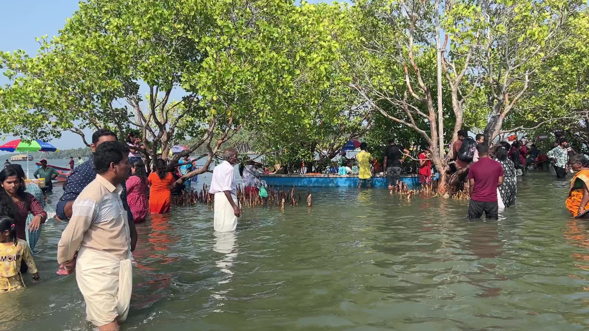 Daily life at Sambranikodi Island