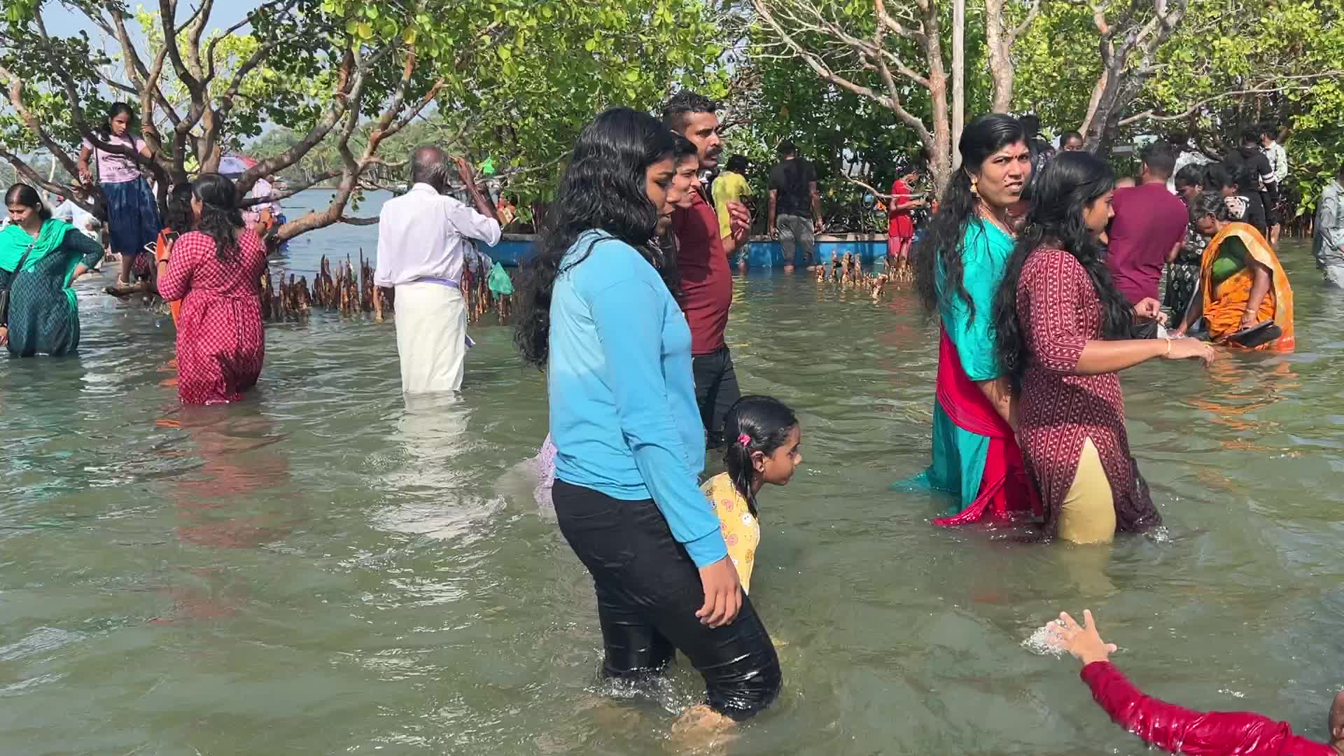 Daily life at Sambranikodi Island