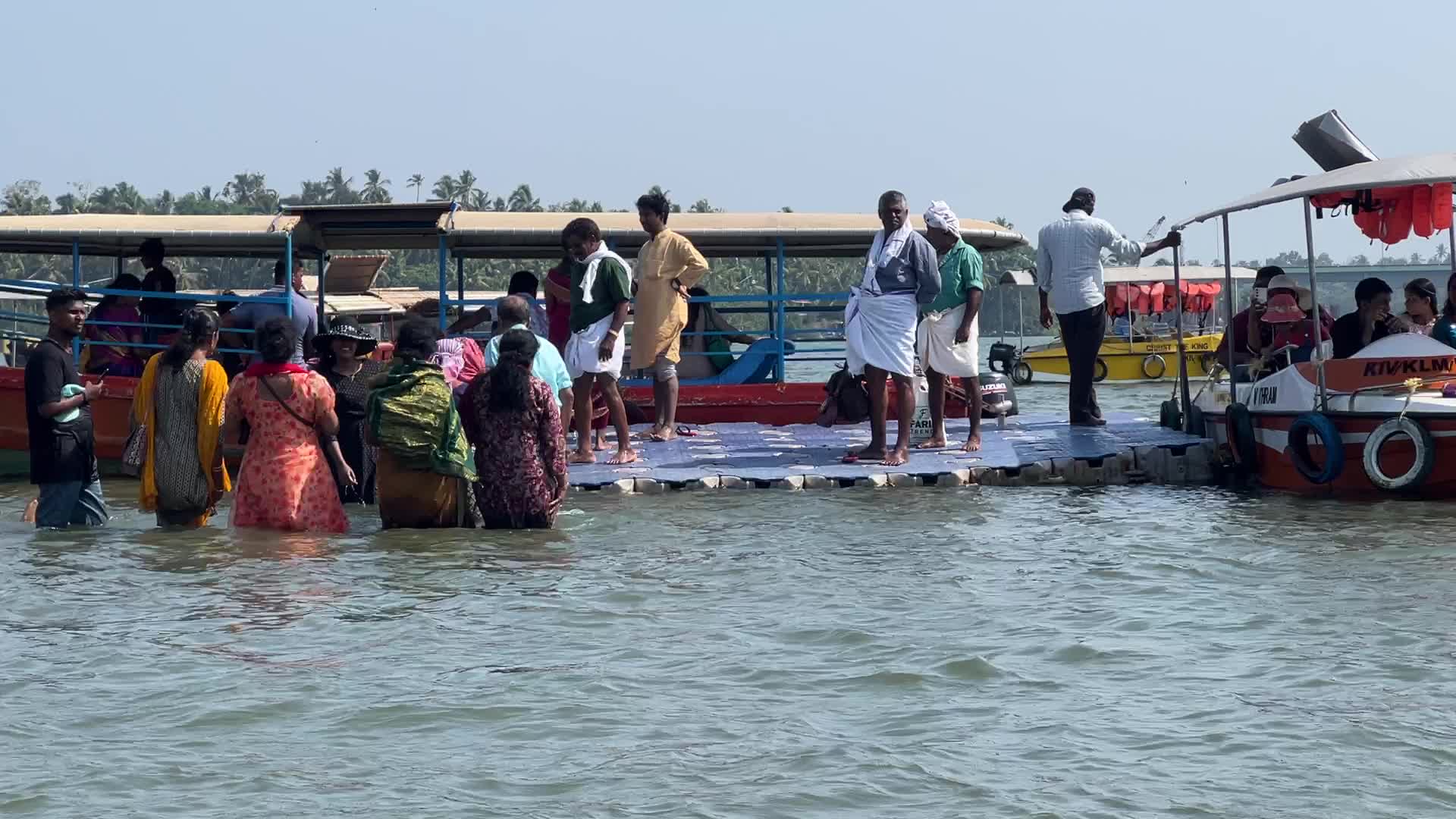 Daily life at Sambranikodi Island