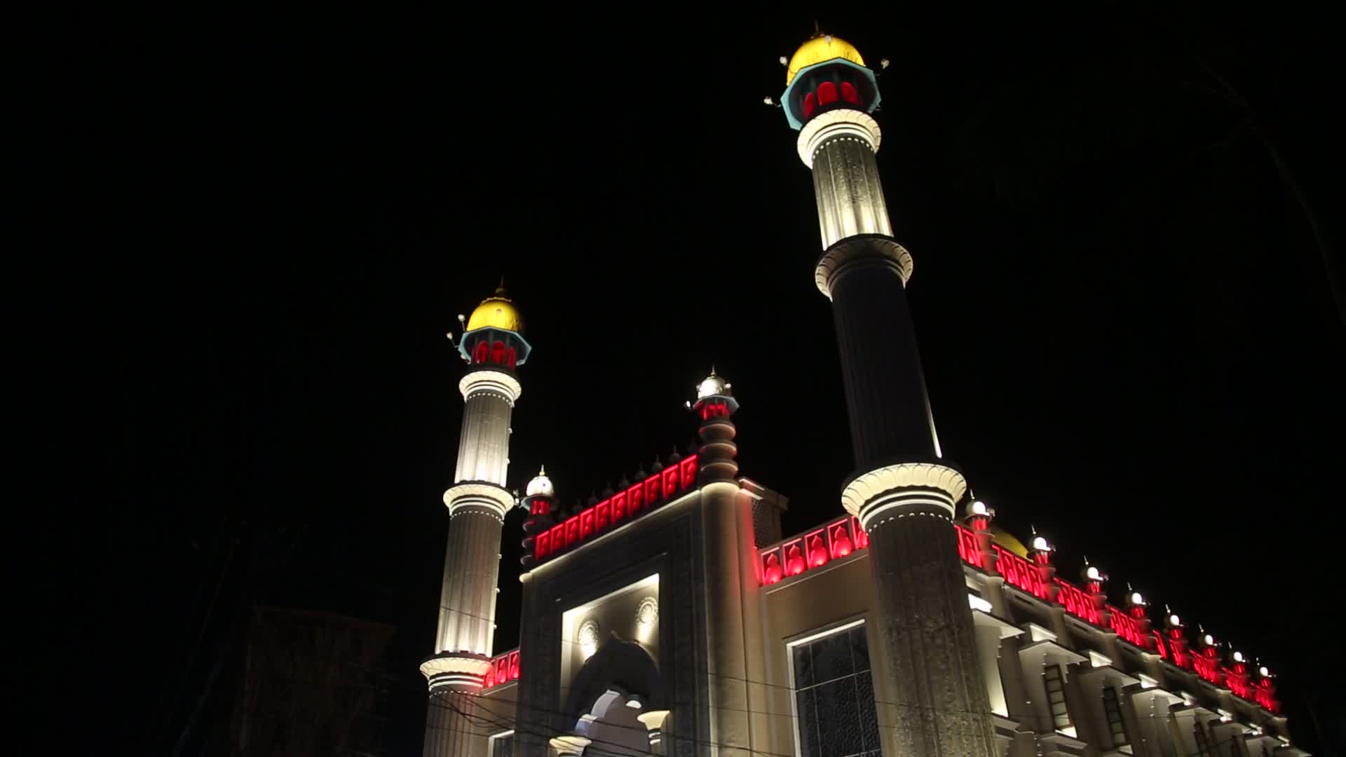 Palayam Juma Masjid illuminated during Ramadan