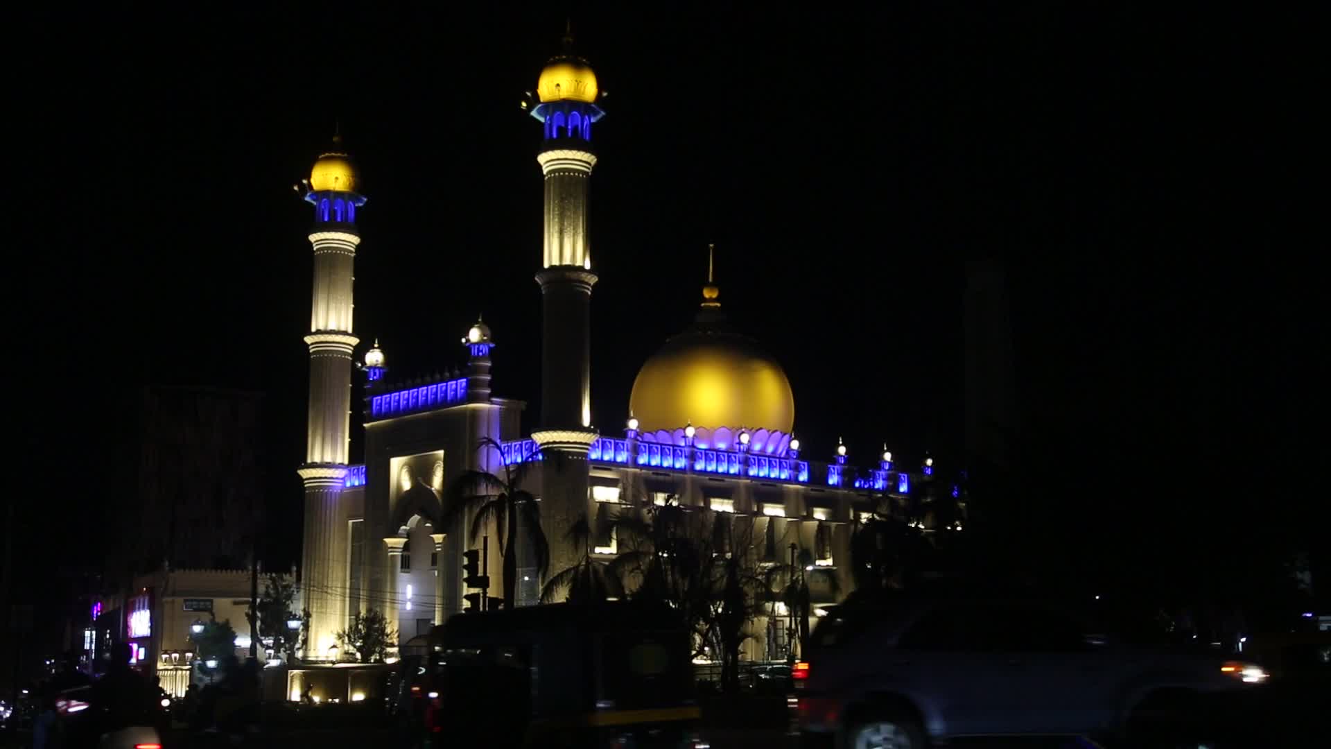 Palayam Juma Masjid illuminated during Ramadan